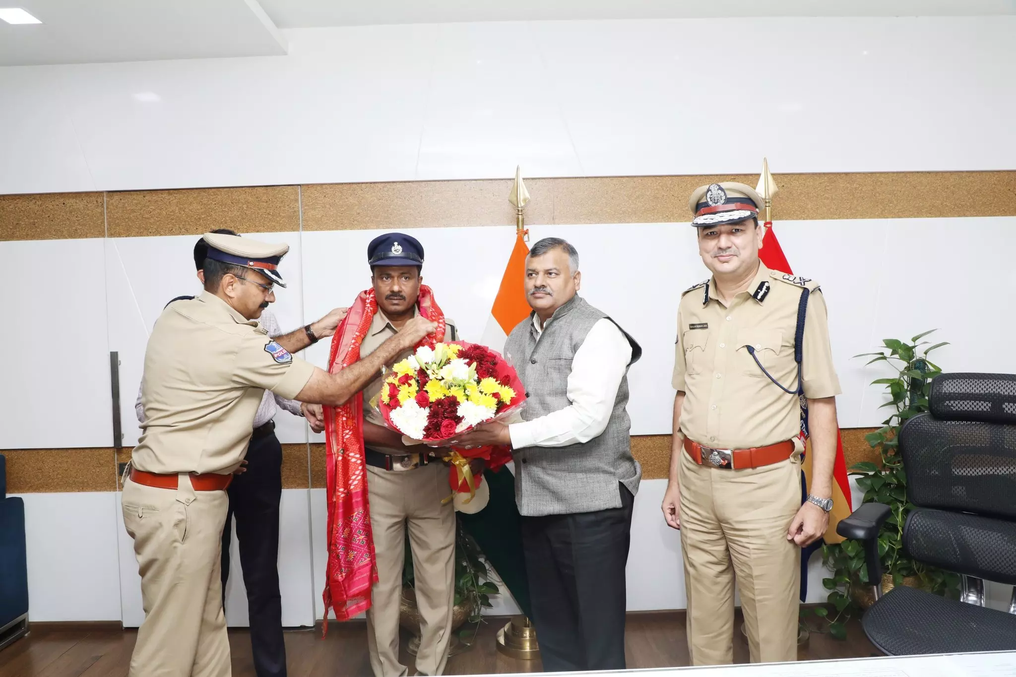 Hyderabad: Head Constable Chaduvu Yadaiah Honoured With Presidents Medal For Gallantry