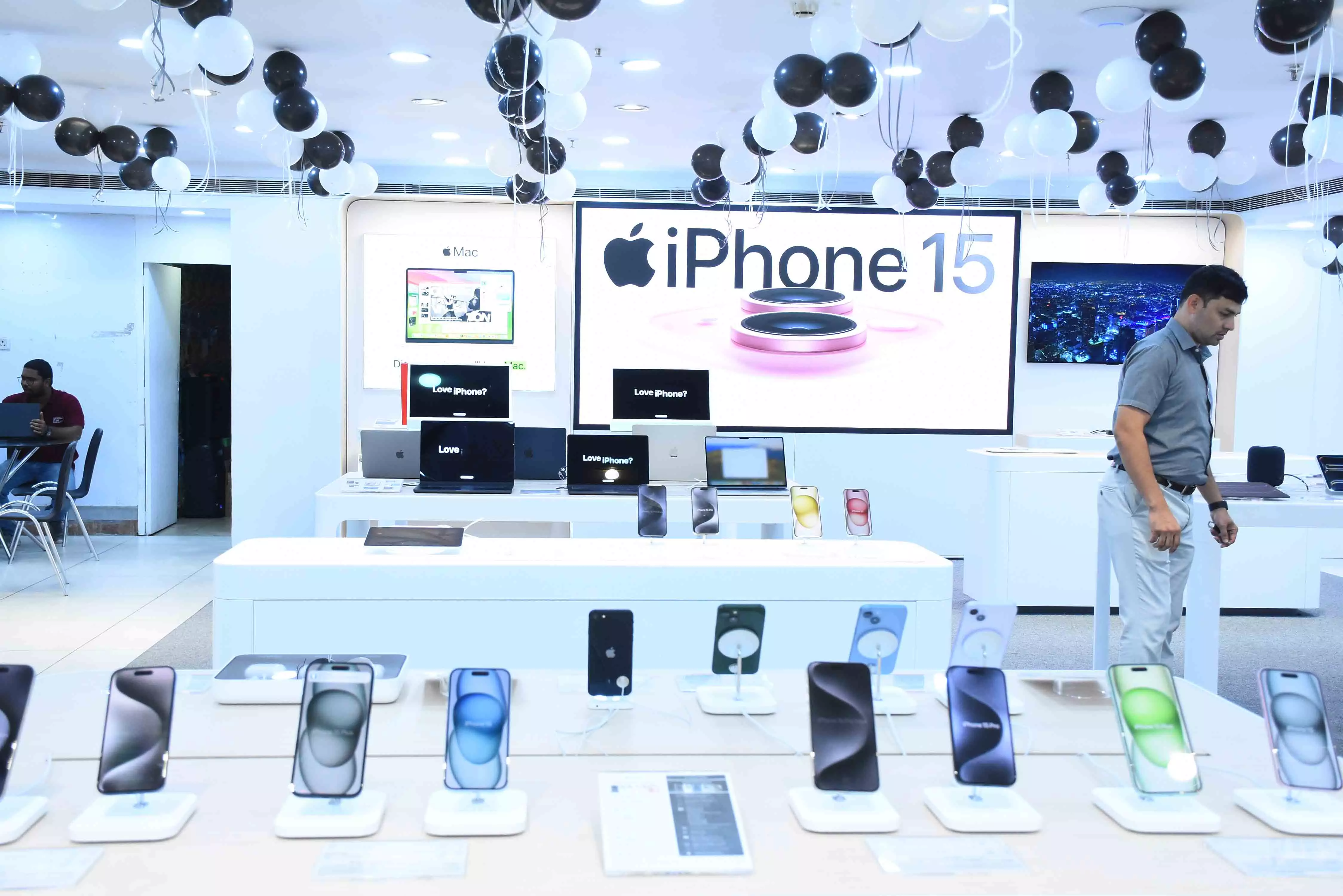 Bajaj Electronics Launches Apple Experience Zones in Hyderabad