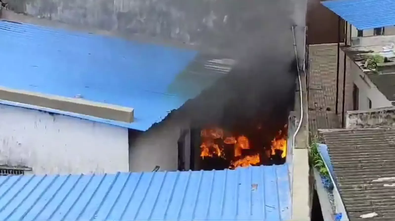 Hyderabad: Fire breaks out at painting company in Amberpet