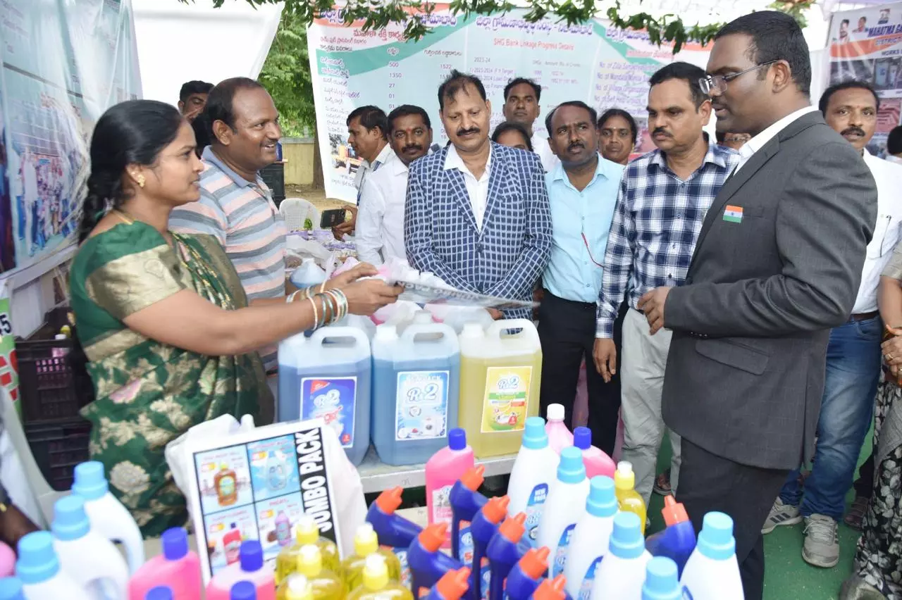 Independence Day celebrated in Nizamabad, Kamareddy