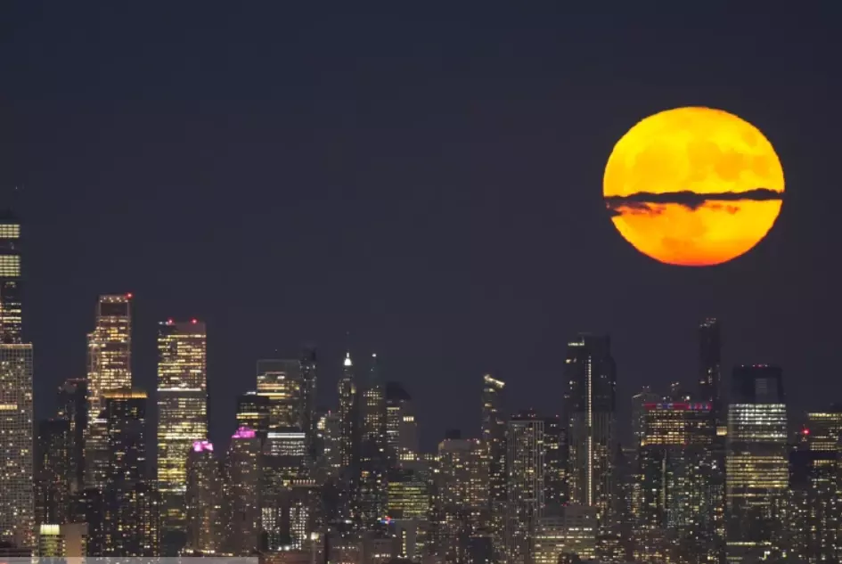 Augusts Supermoon Kicks Off Four Months of Lunar Spectacles. Heres How to Watch