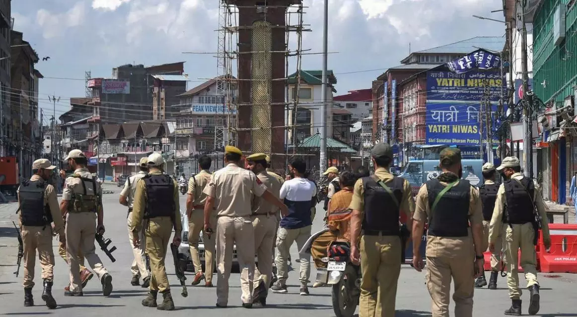 J&K Orders Massive Reshuffle in Admin, Police Hours Before Poll Schedule Announcement; Opposition Smells Rat