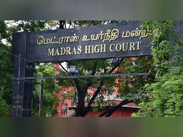 DA case: SC stays Madras HC order directing TN Ministers Ramachandran and Thenarasu to face trial