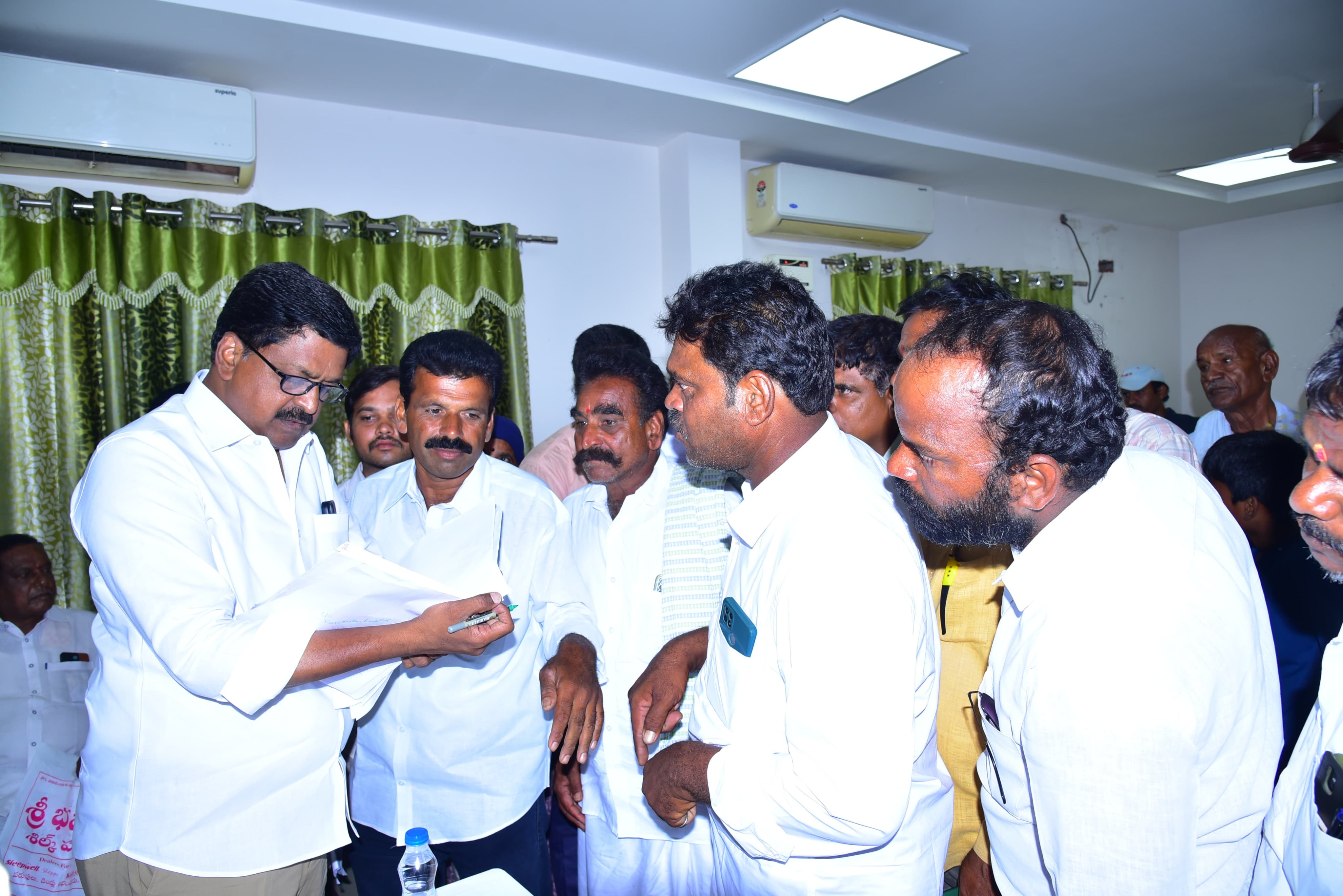 AP Govt form on widening HNSS main canal: Keshav