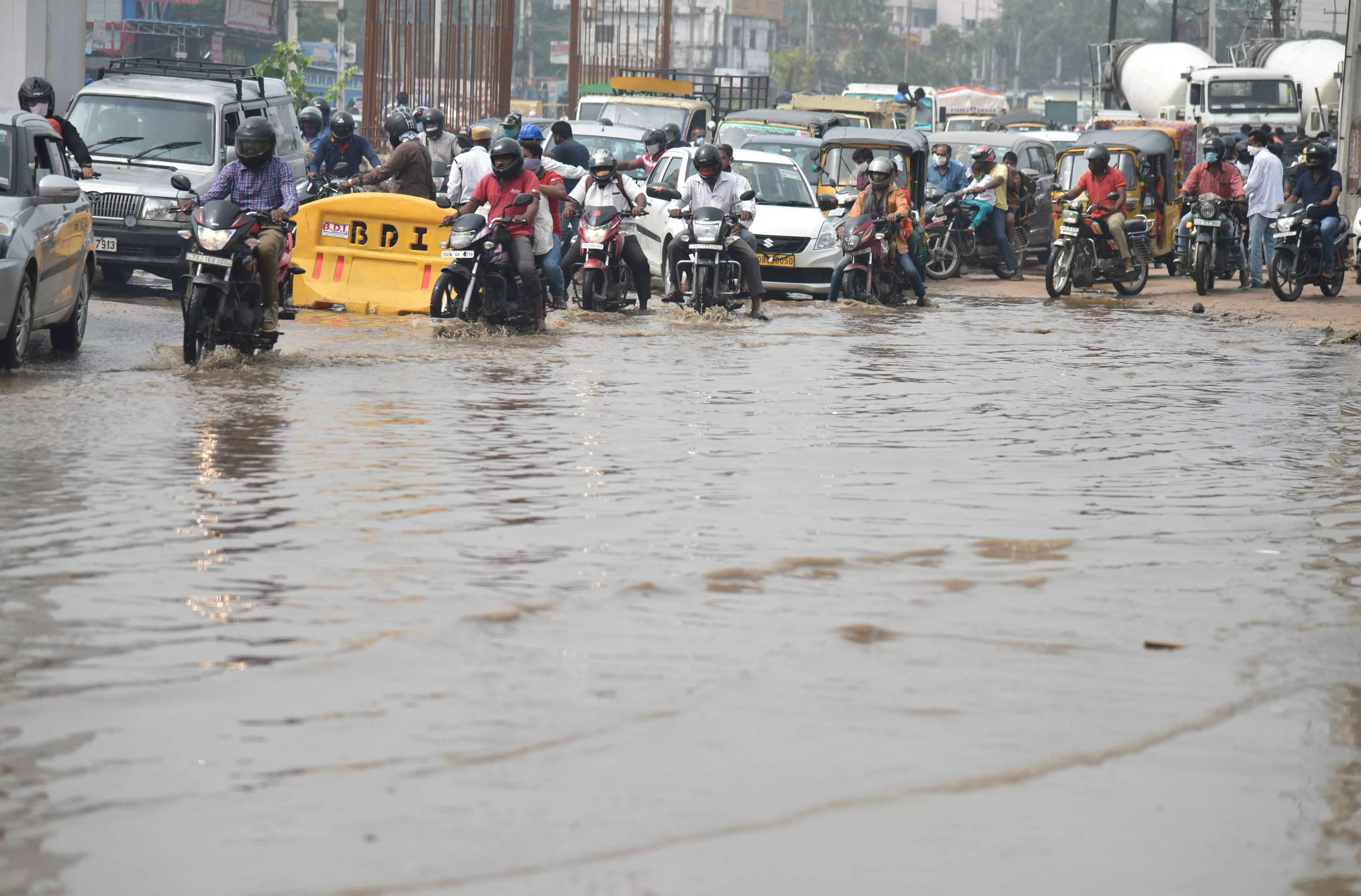 Heavy Rains Pound Rayalaseema, More Rains for AP