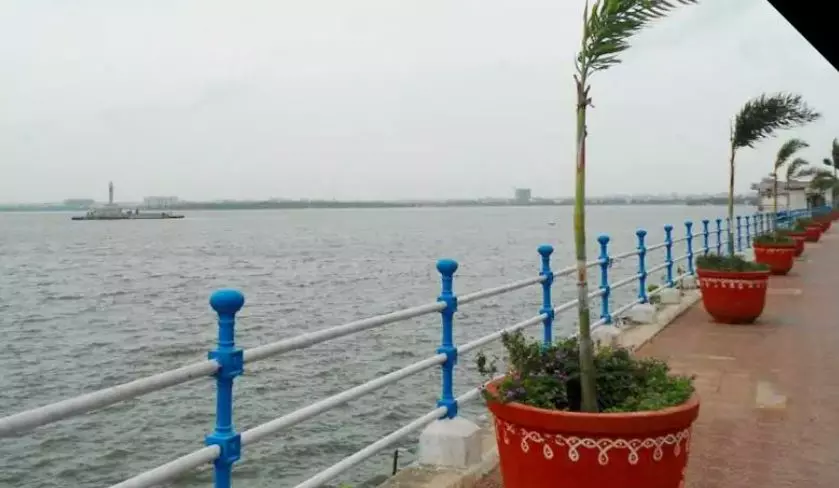 GHMC Monitors Hussainsagar