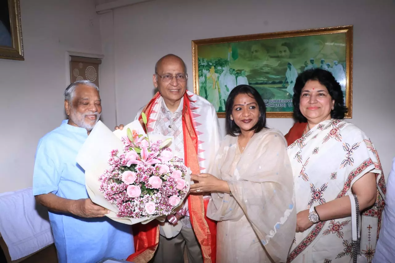 Abhishek Manu Singhvi meets Keshava Rao in Hyderabad