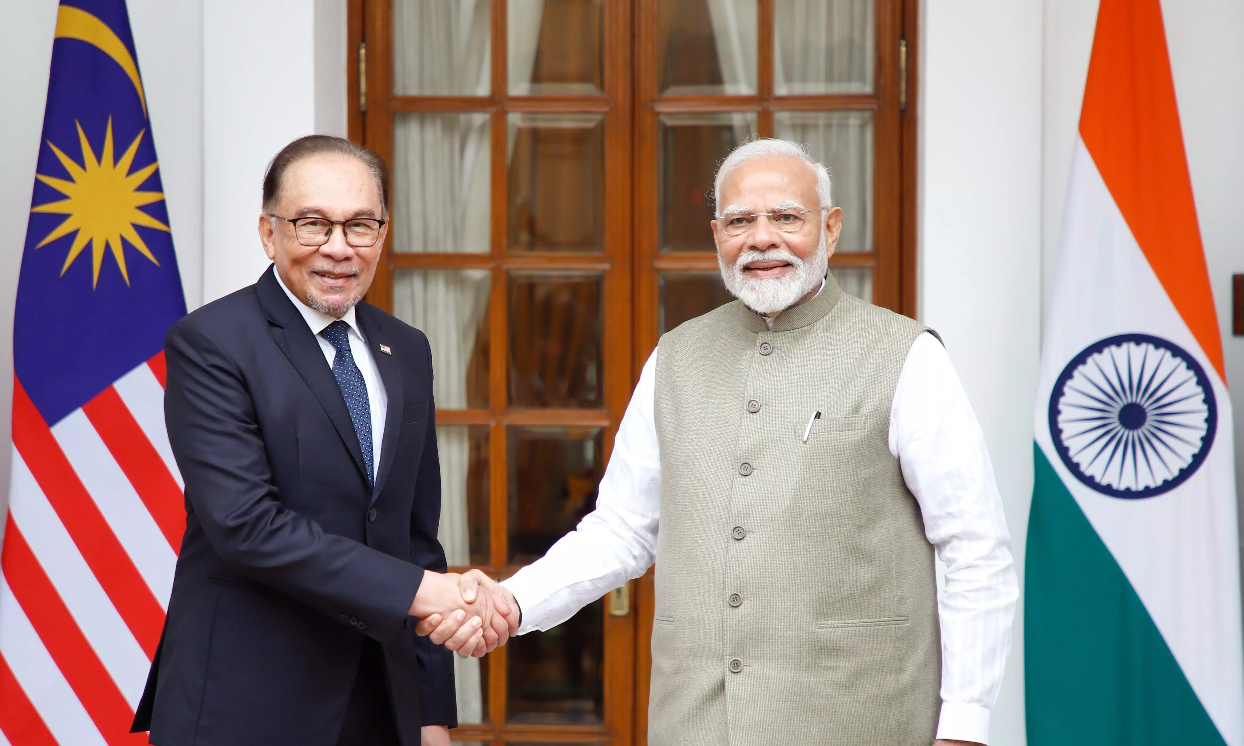 PM Modi and Malaysian Prime Minister Ink 8 Pacts