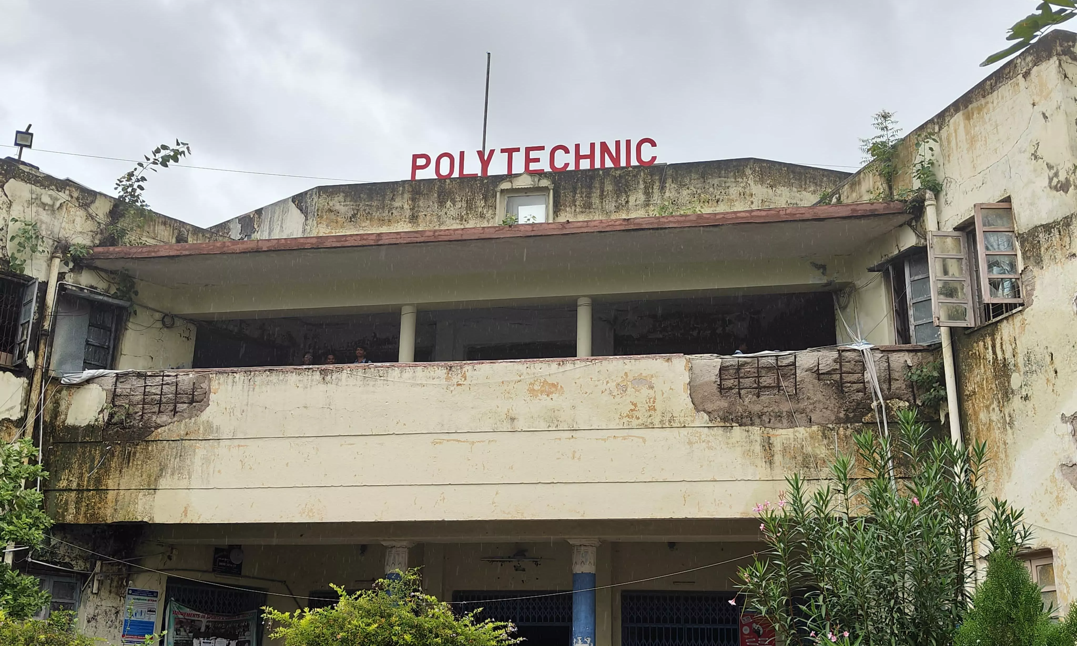 Warangal Govt Polytechnic College Building in Dilipidated State