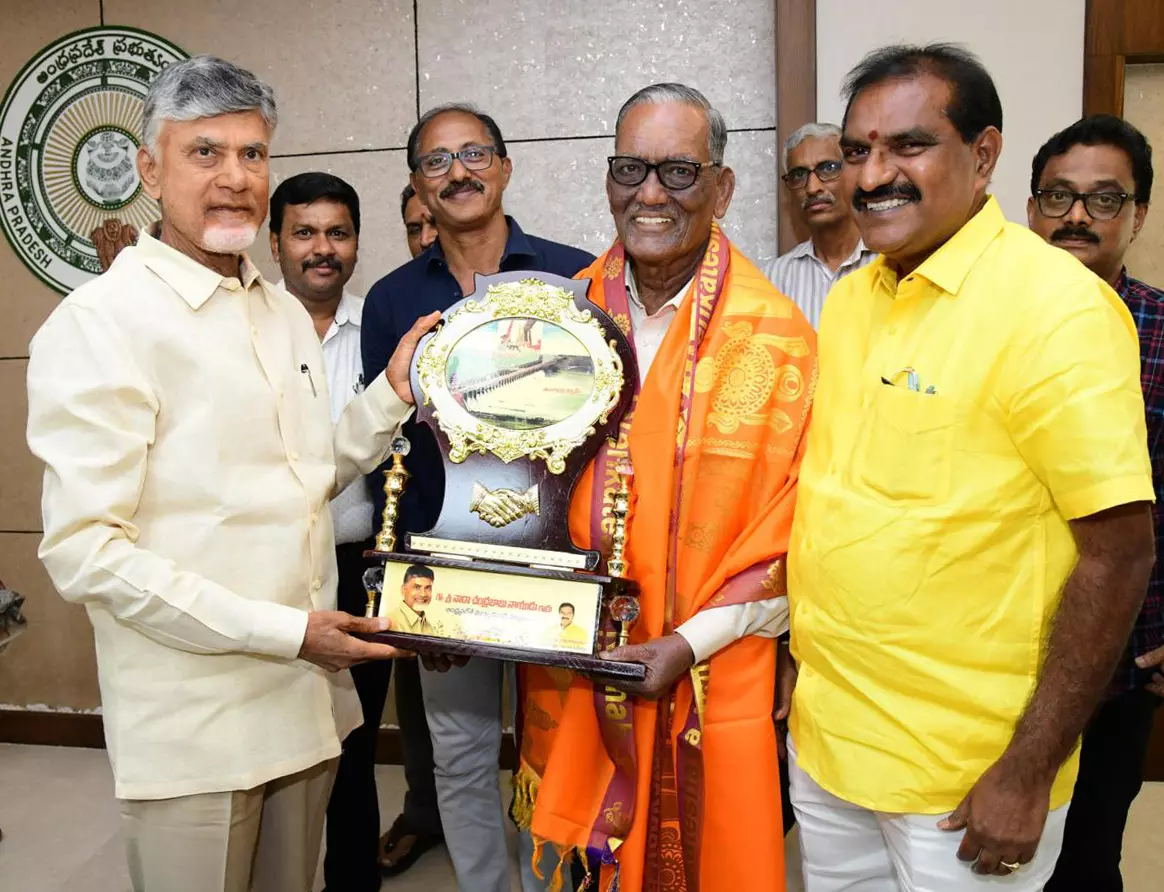 Naidu felicitates eminent irrigation expert