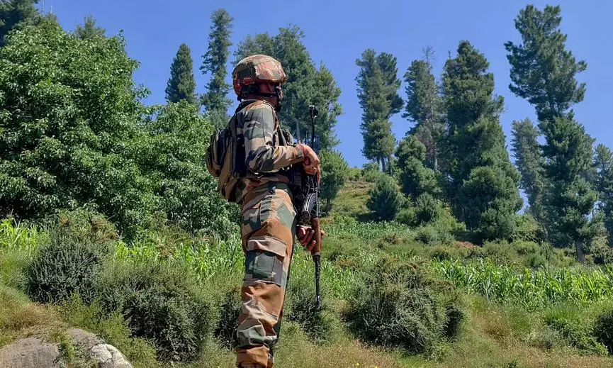 Pakistani Intruder Held Along LoC in J&Ks Poonch