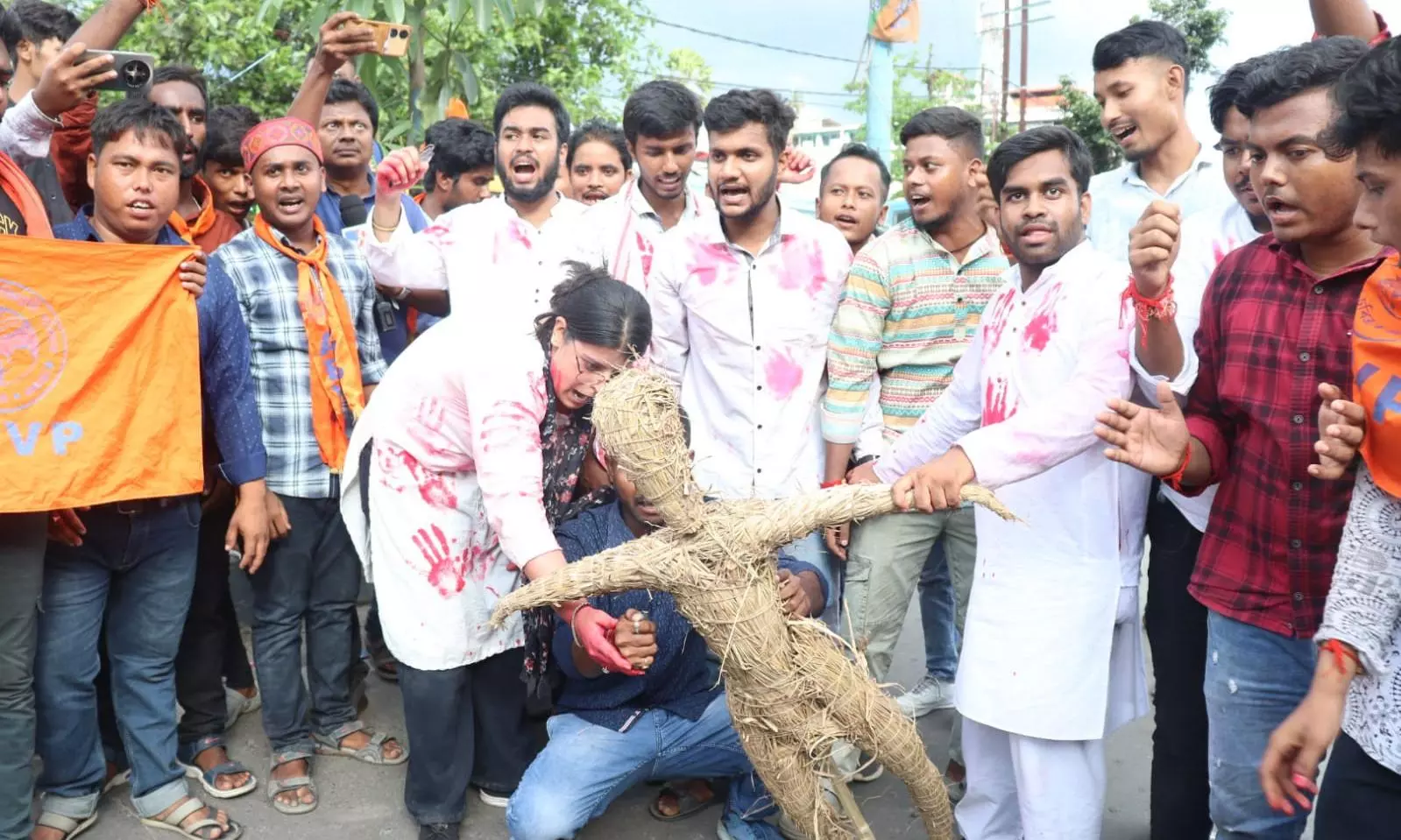 Junior Doctors at Ranchis RIMS End Pen Down Agitation over Kolkata Medics Rape-murder