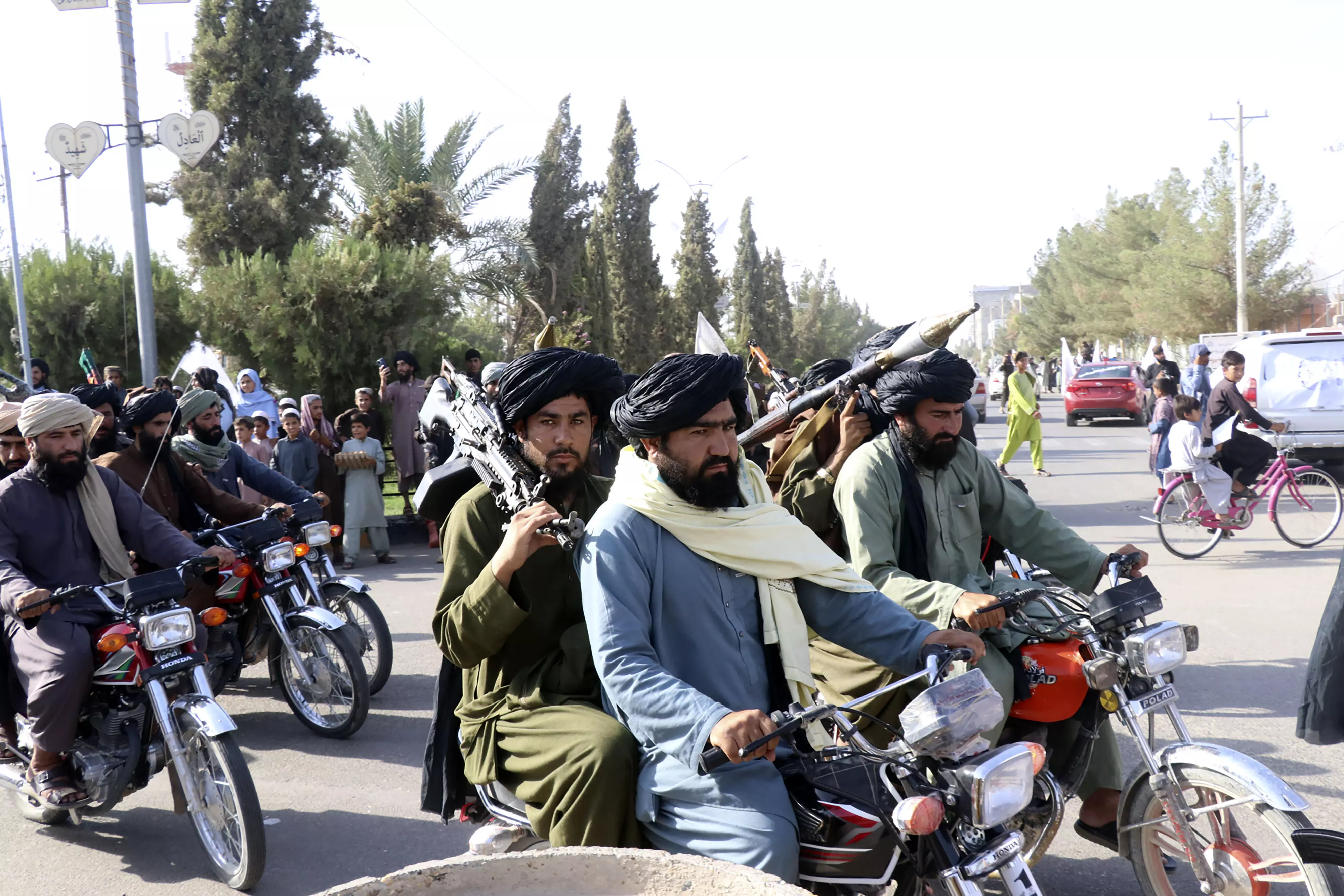 Afghanistan: Taliban bans women’s voices and bare faces in public