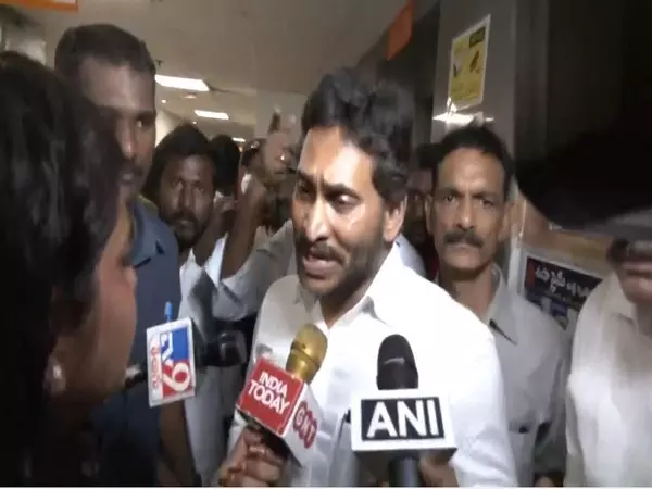 AP factory explosion: Jagan meets injured workers