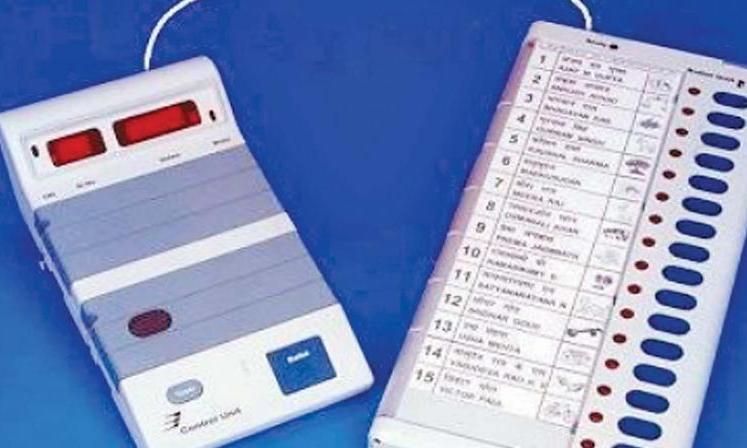 EVM stops working at Maharashtra's Nashik district polling booth