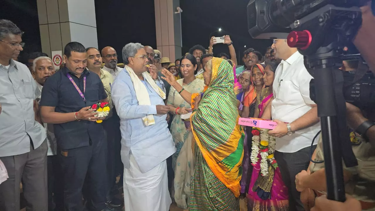 Elderly Woman Blesses CM Siddaramaiah for Gruha Lakshmi Scheme