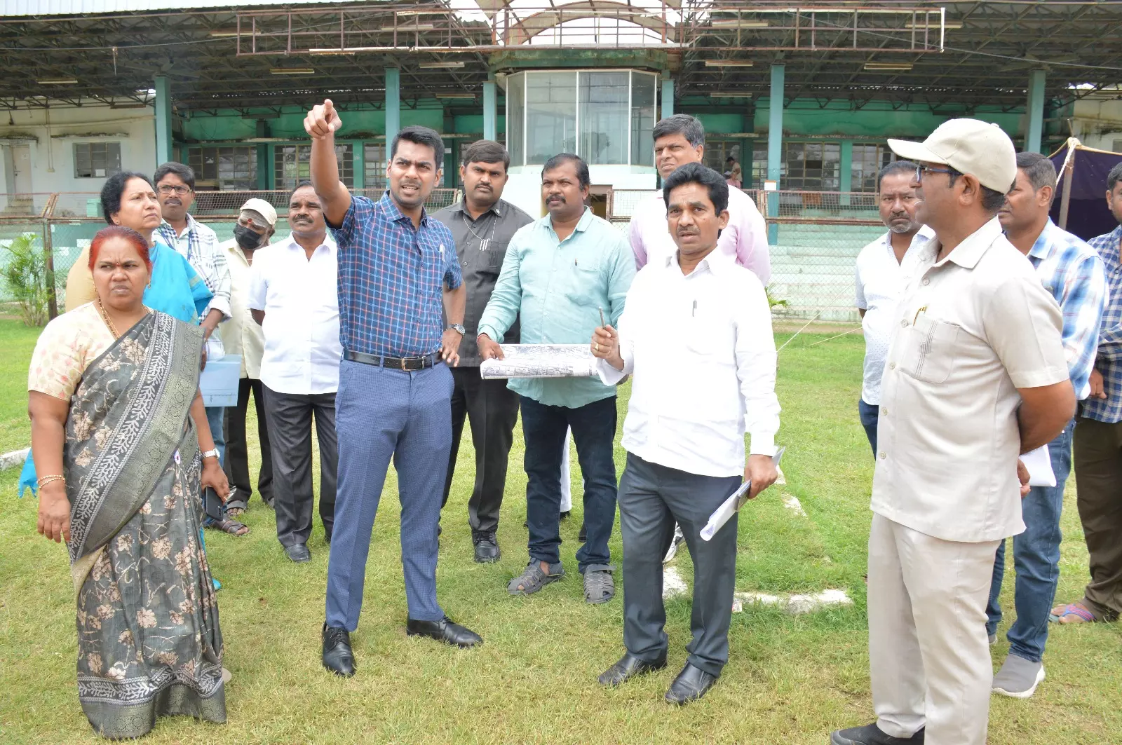 New OGH to come up in 32-acre Goshamahal police stadium; Collector inspects site