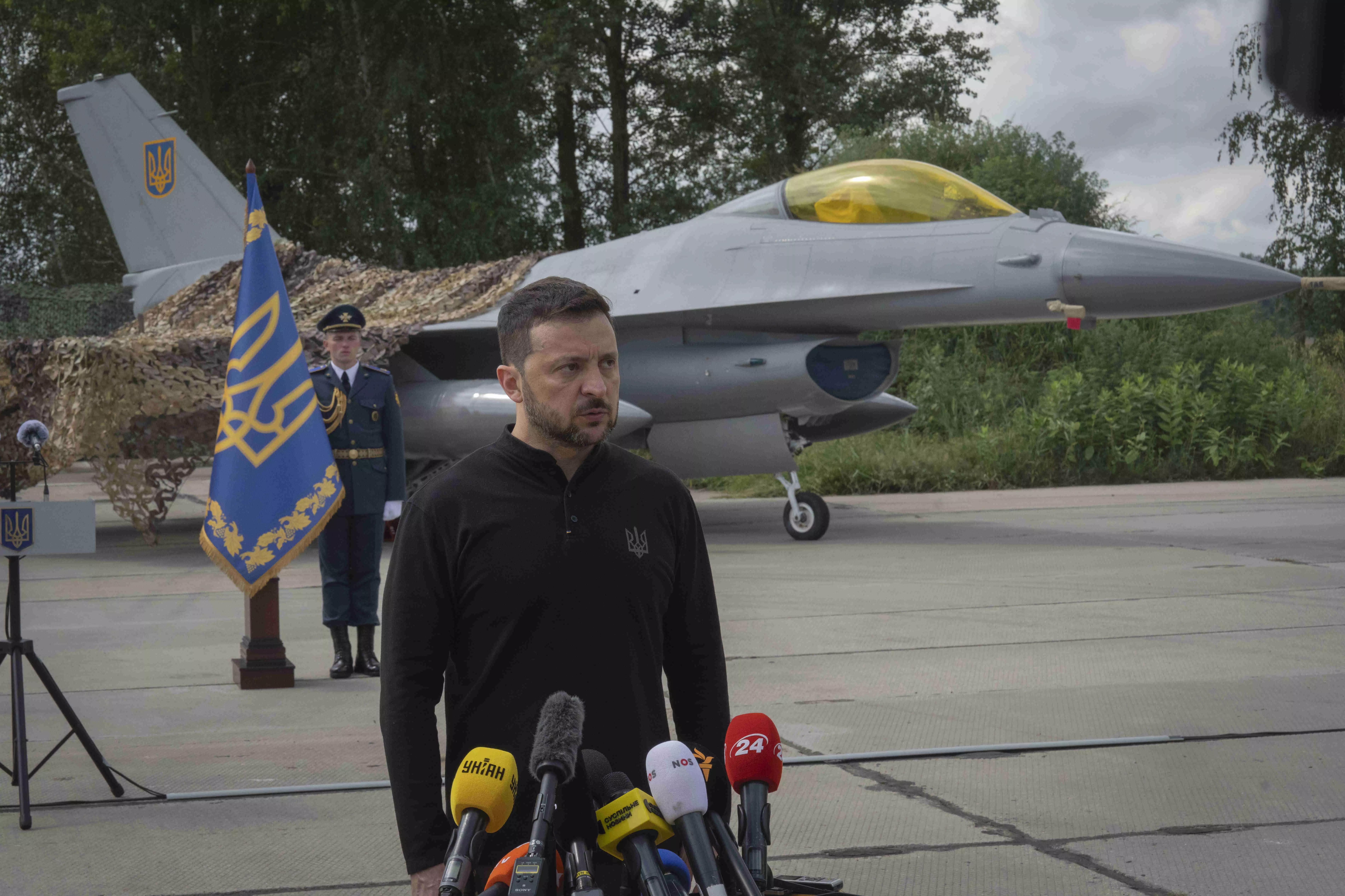 Ukraine: Zelenskyy fires air force commander after fatal F-16 crash