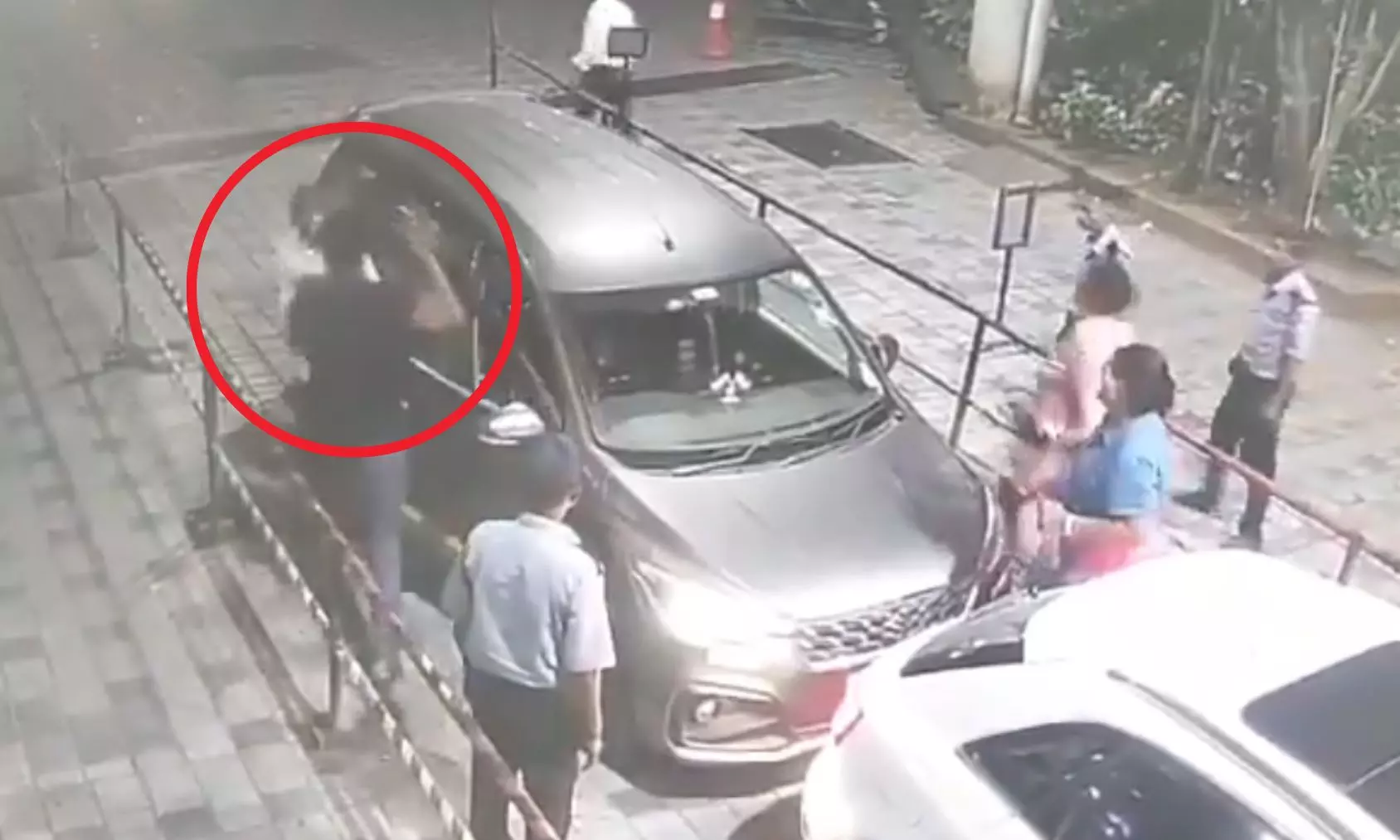 Watch: Audi driver violently thrashes Ola driver over minor accident in Mumbai