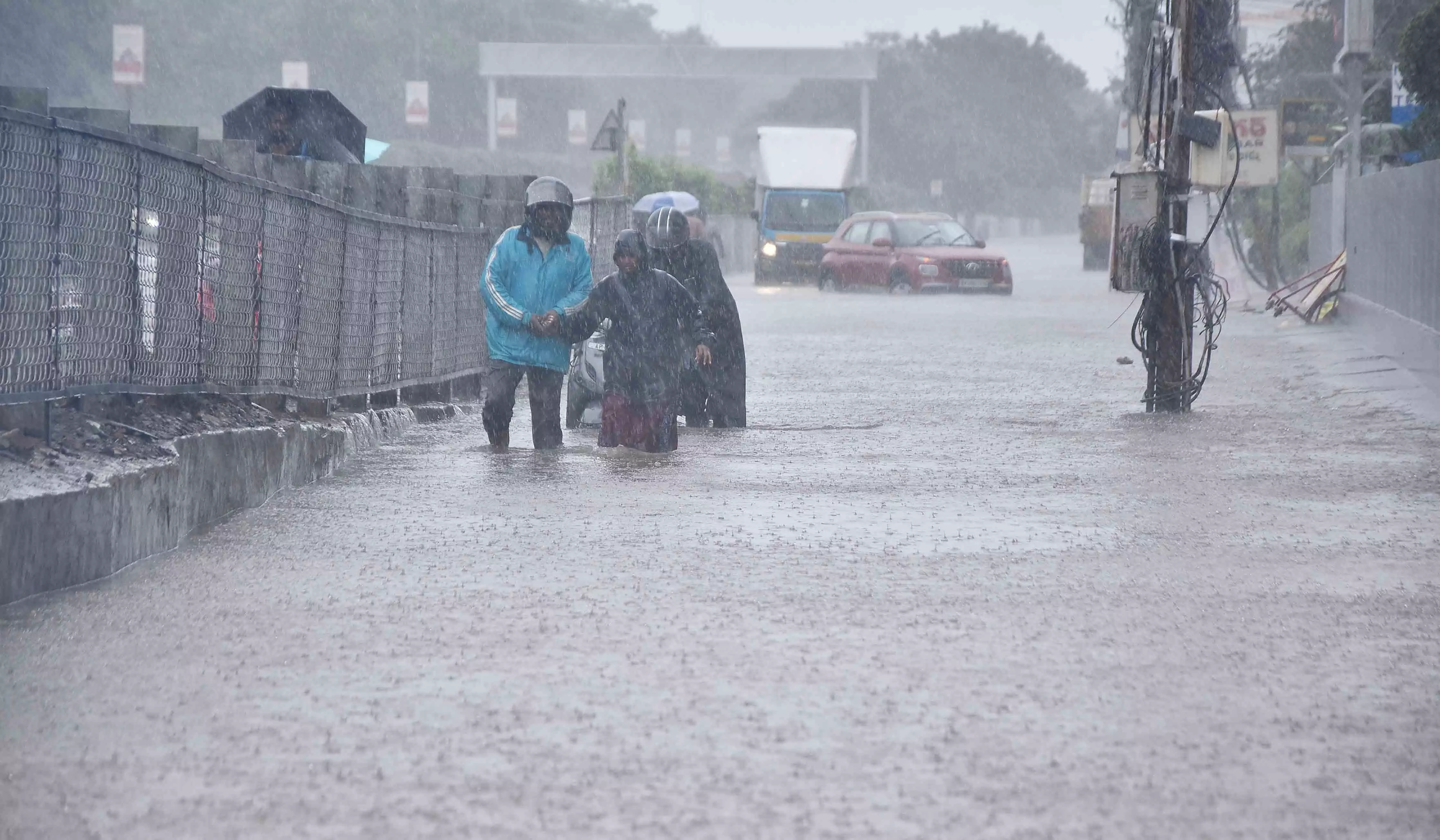 Heavy Rains Lash Hyderabad, Inundate Roads