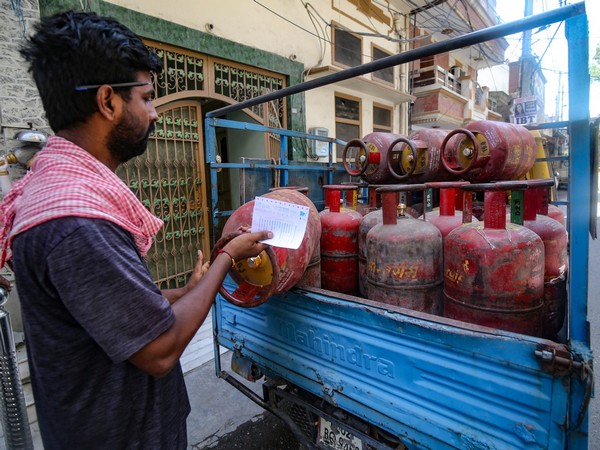 Price of 19 kg commercial LPG cylinder by Rs 39