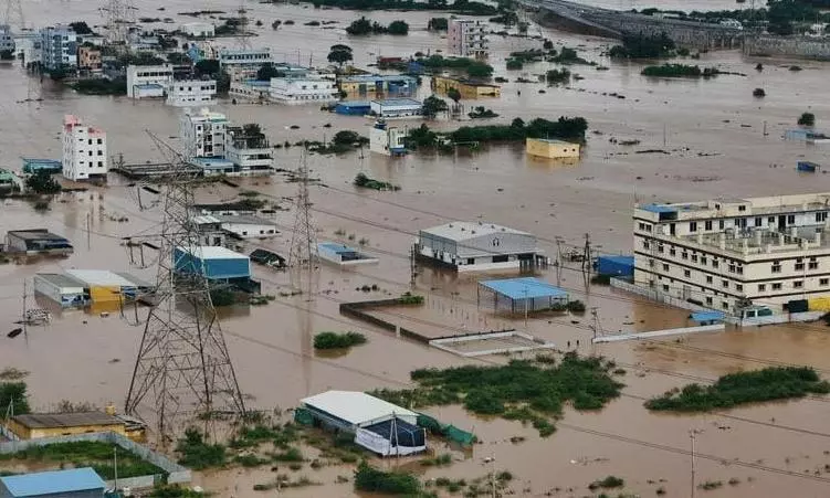 Andhra Pradesh: Areas abutting Budameru Canal Stream engulfed in floodwater