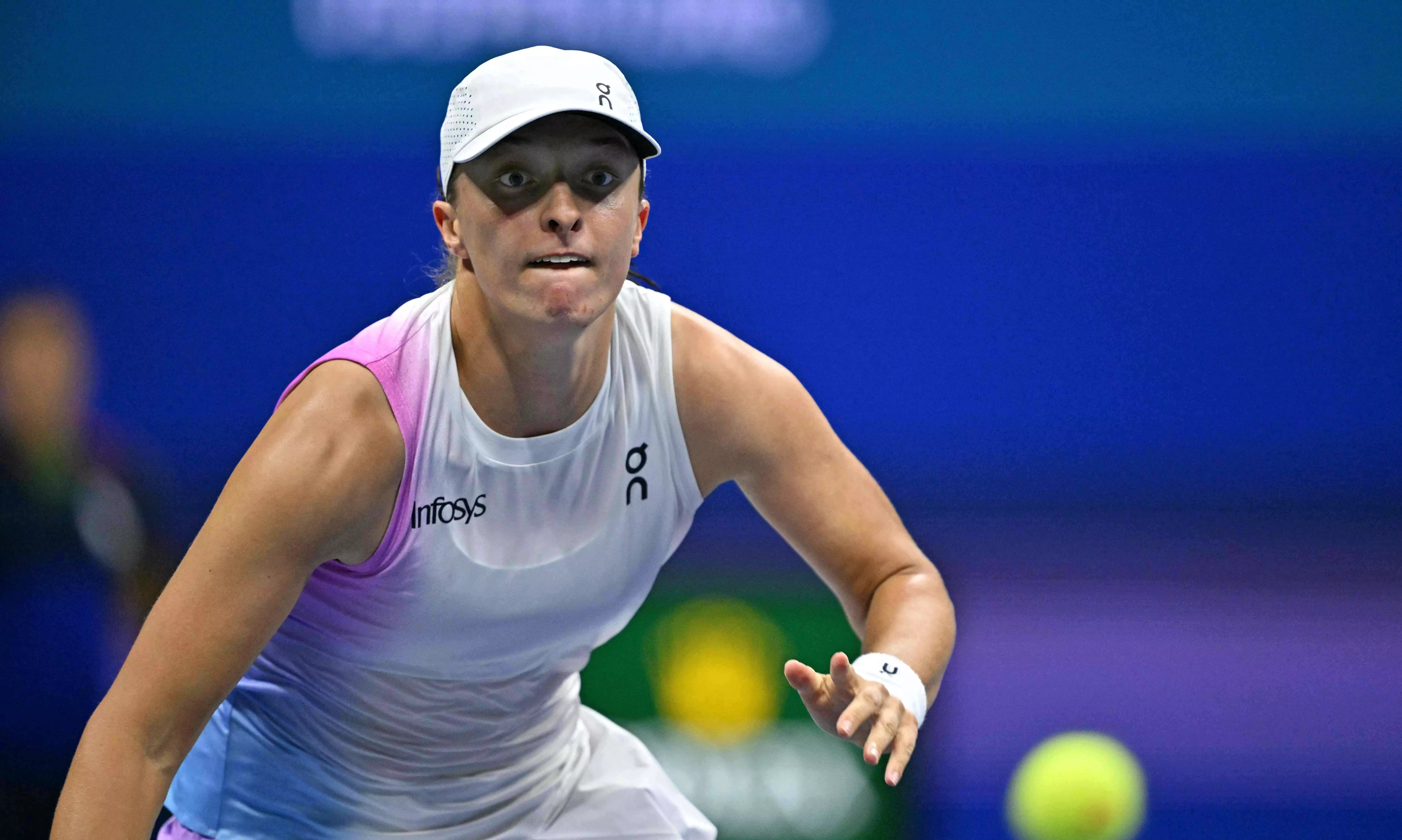 US Open: Swiatek beats Pavlyuchenkova to reach fourth round