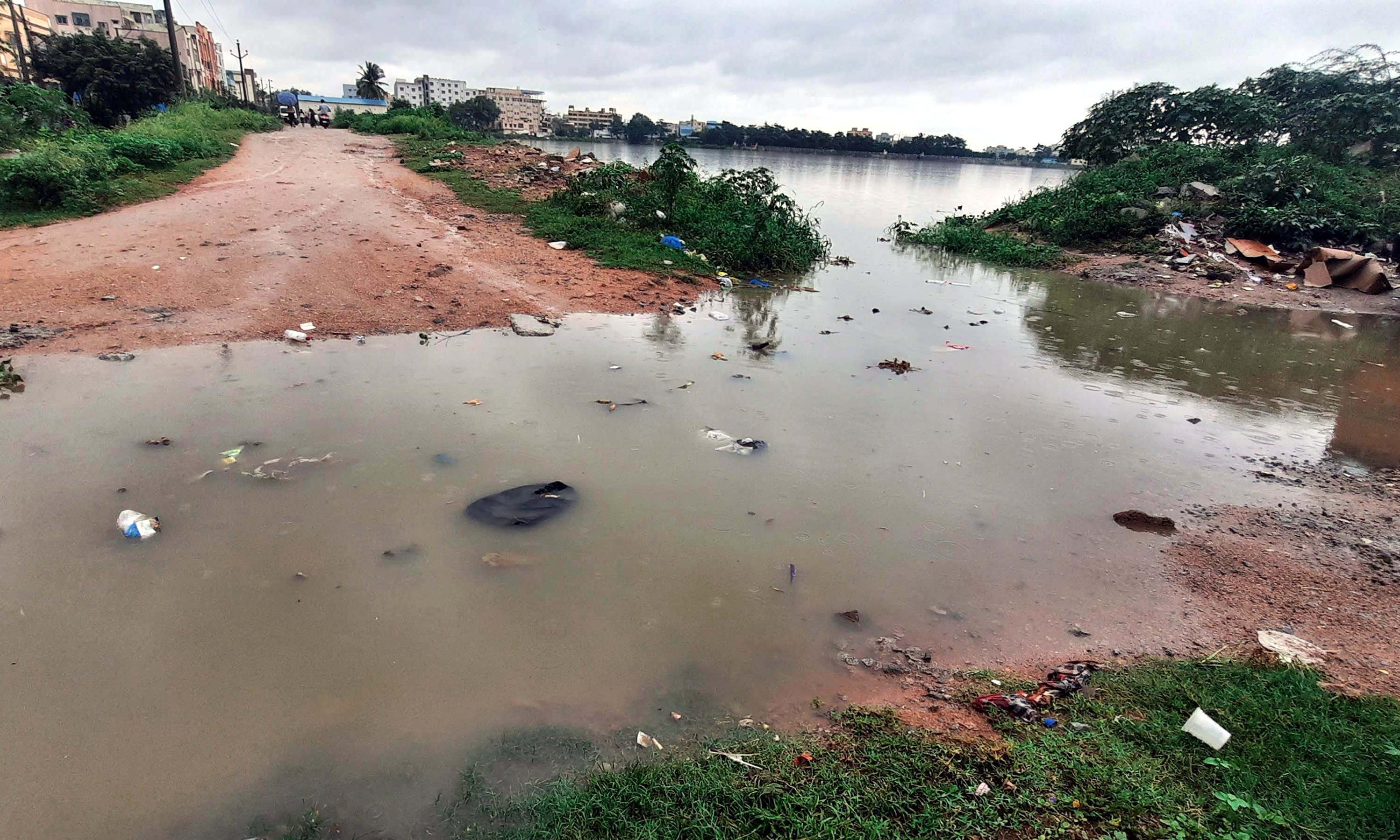 Saroornagar Lake Overflows onto Nearby Roads, Colonies