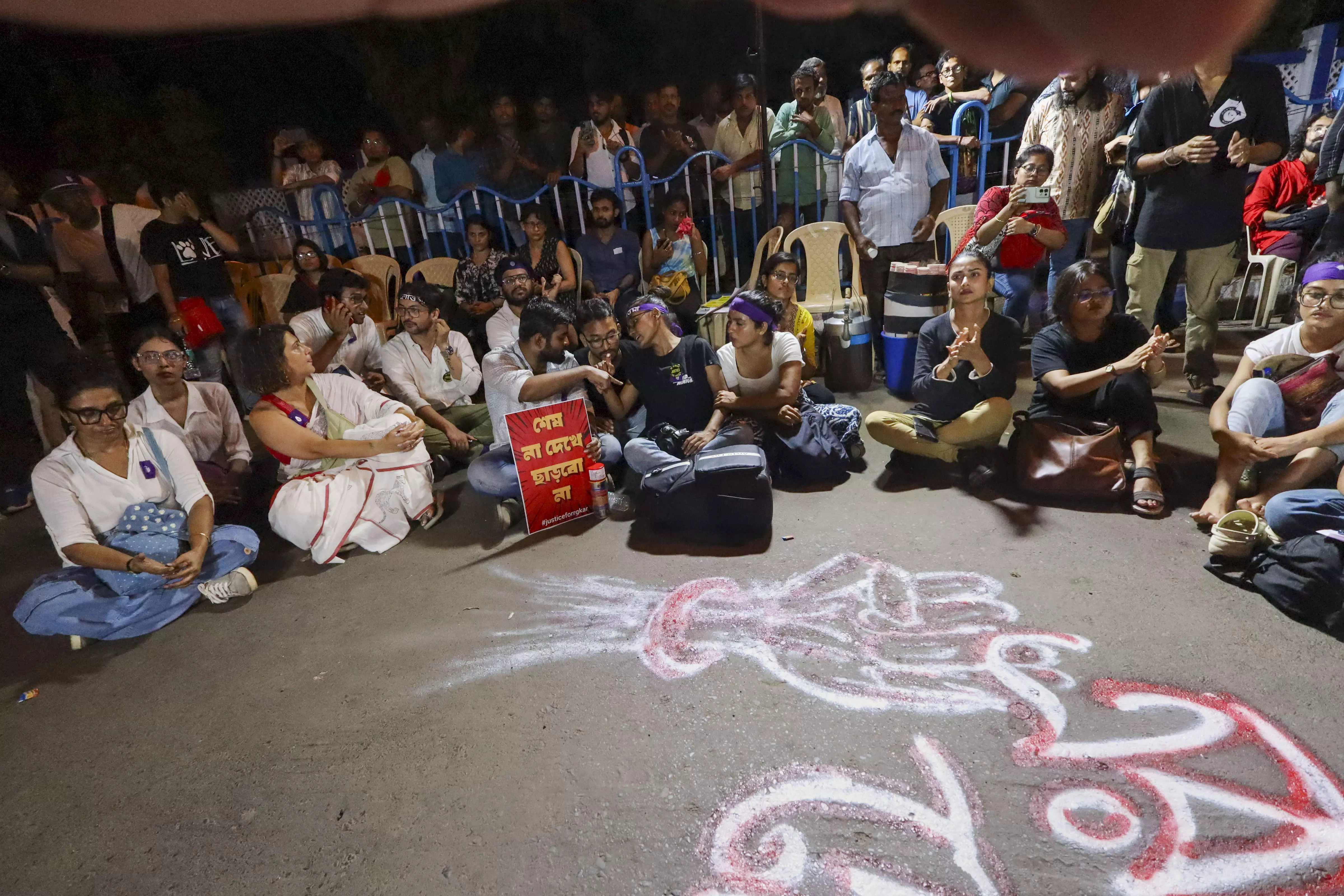 Doctors rape-murder: Night-long sit-in held in Kolkata