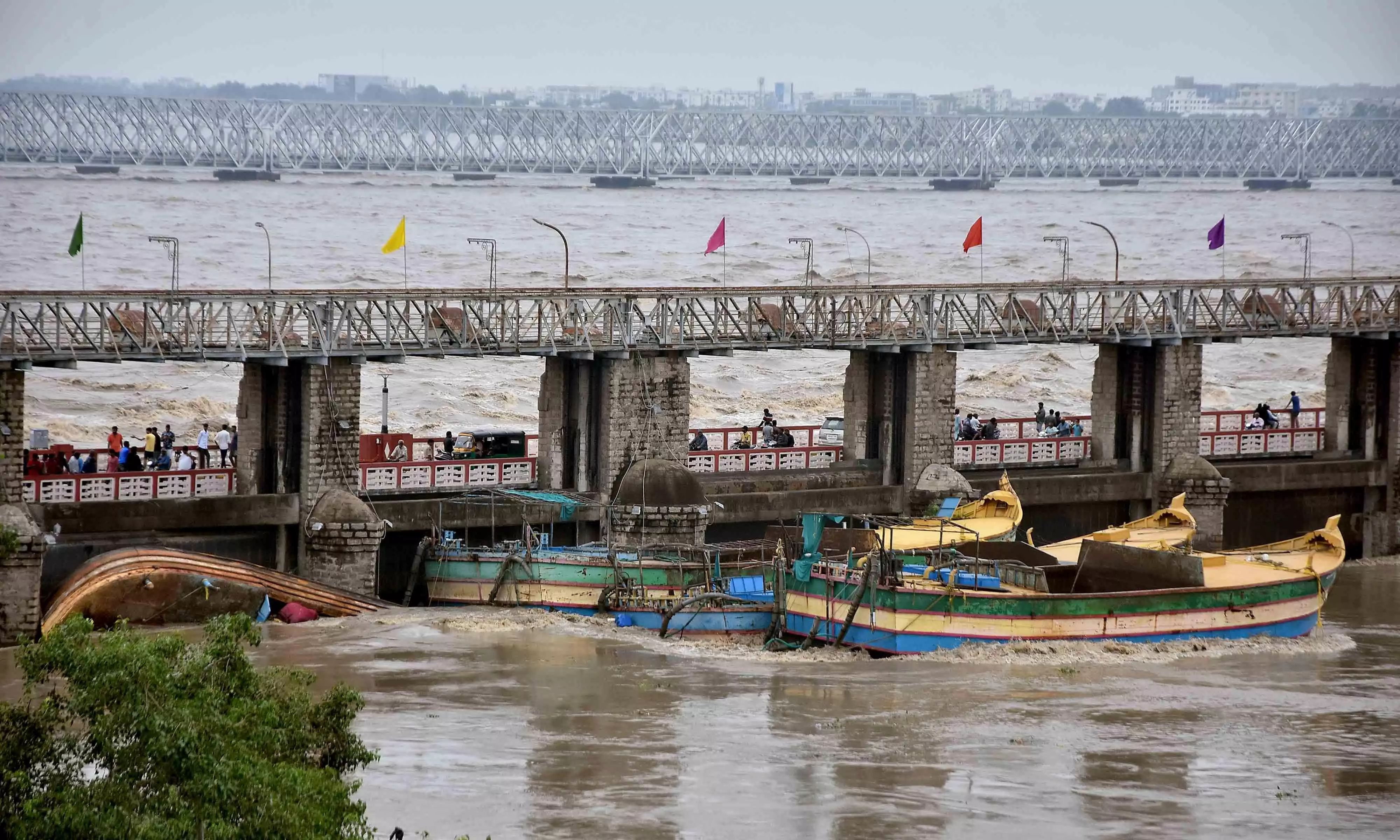 Four Boats Washed Away, Traffic on Prakasam Barrage Suspended for 24 Hours