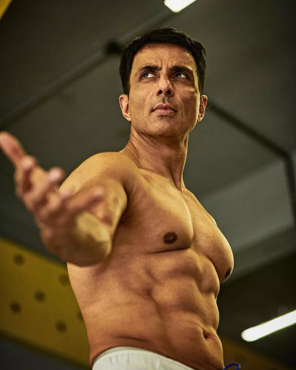 Sonu Sood dishes peak Monday fitness motivation in a new video!