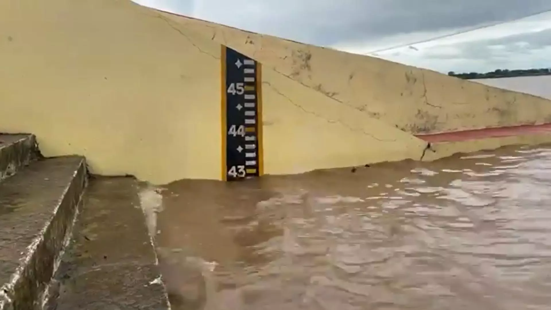 First Warning Issued as Godavari Reaches 43.9 Feet