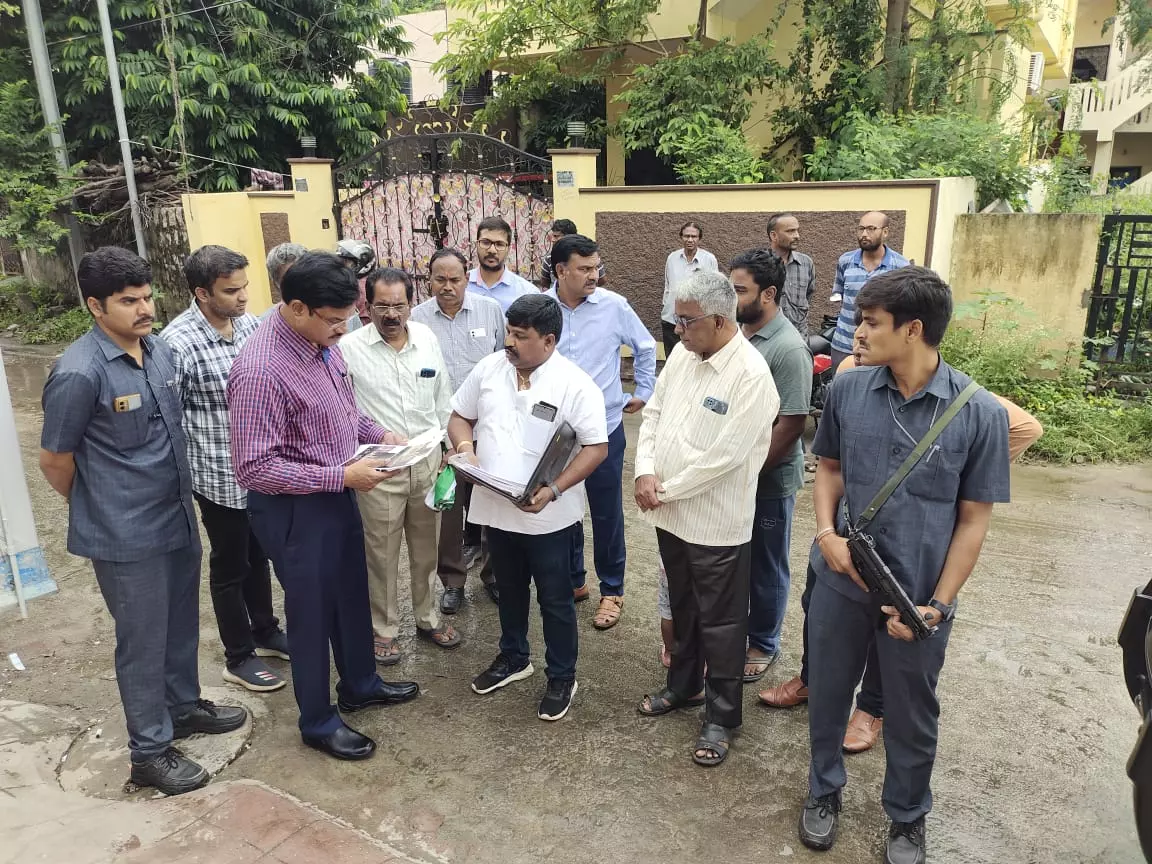 HYDRAA Commissioner AV Ranganath inspects lakes in Jawaharnagar