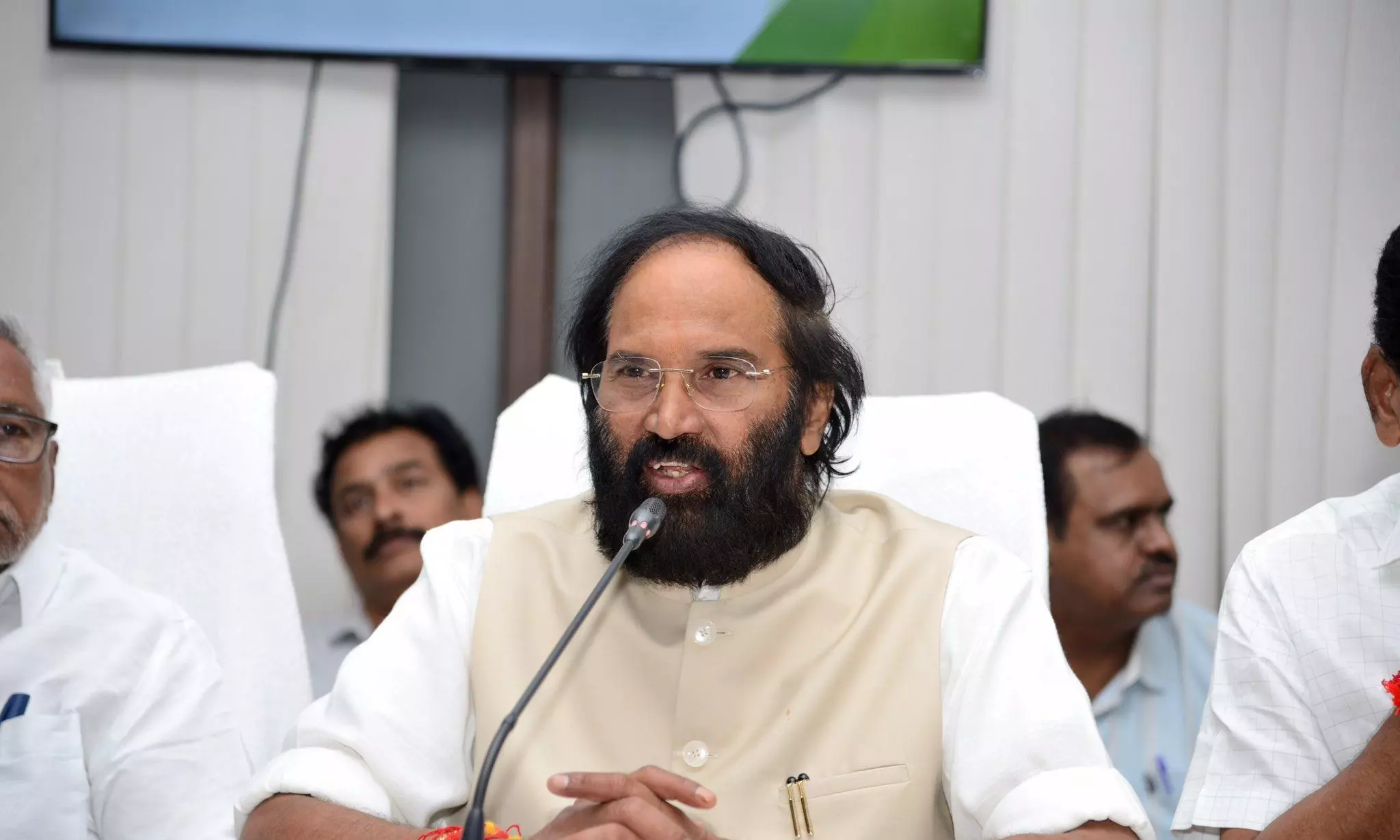 Uttam Calls for Tenders to Take Up Repairs of All Irrigation Projects in Telangana