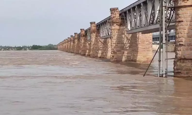 First Flood Warning Issued at Cotton Barrage