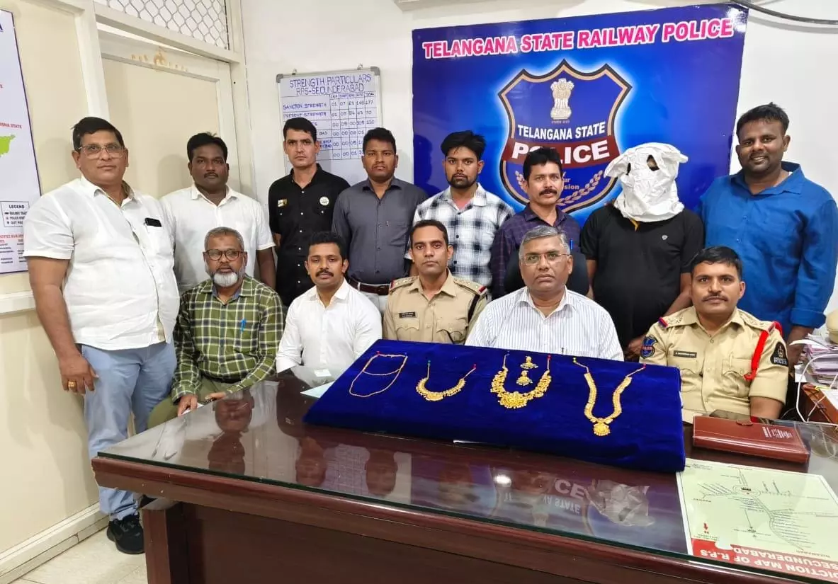 Inter-State offender held for stealing bride’s gold ornaments in Nanded express