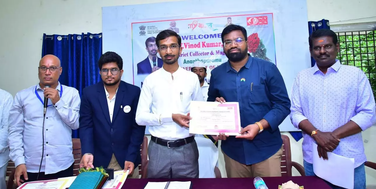 Collector Asks Youth to Inculcate Positive Attitude