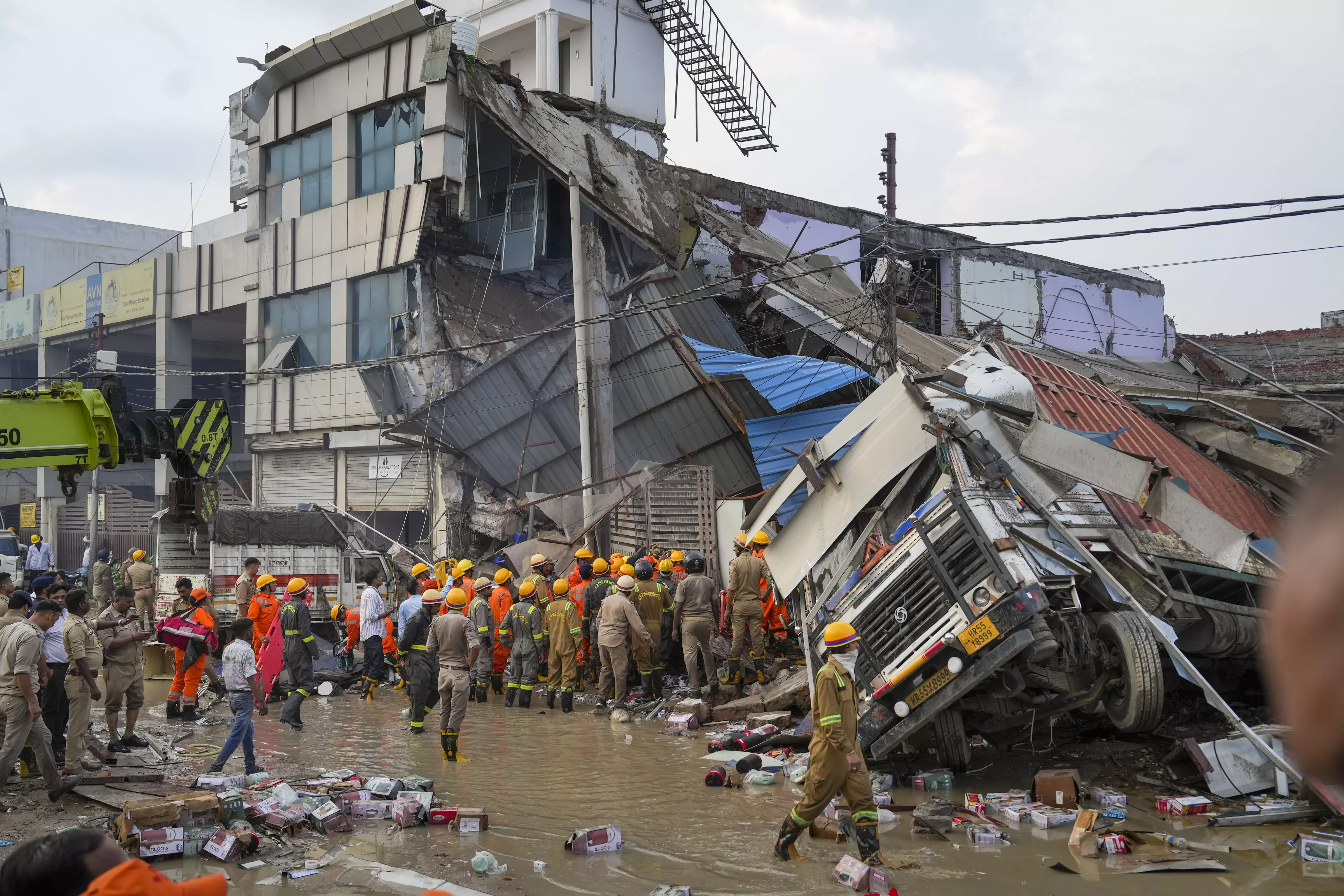 Lucknow building collapse: 3 more bodies recovered, toll rises to 8