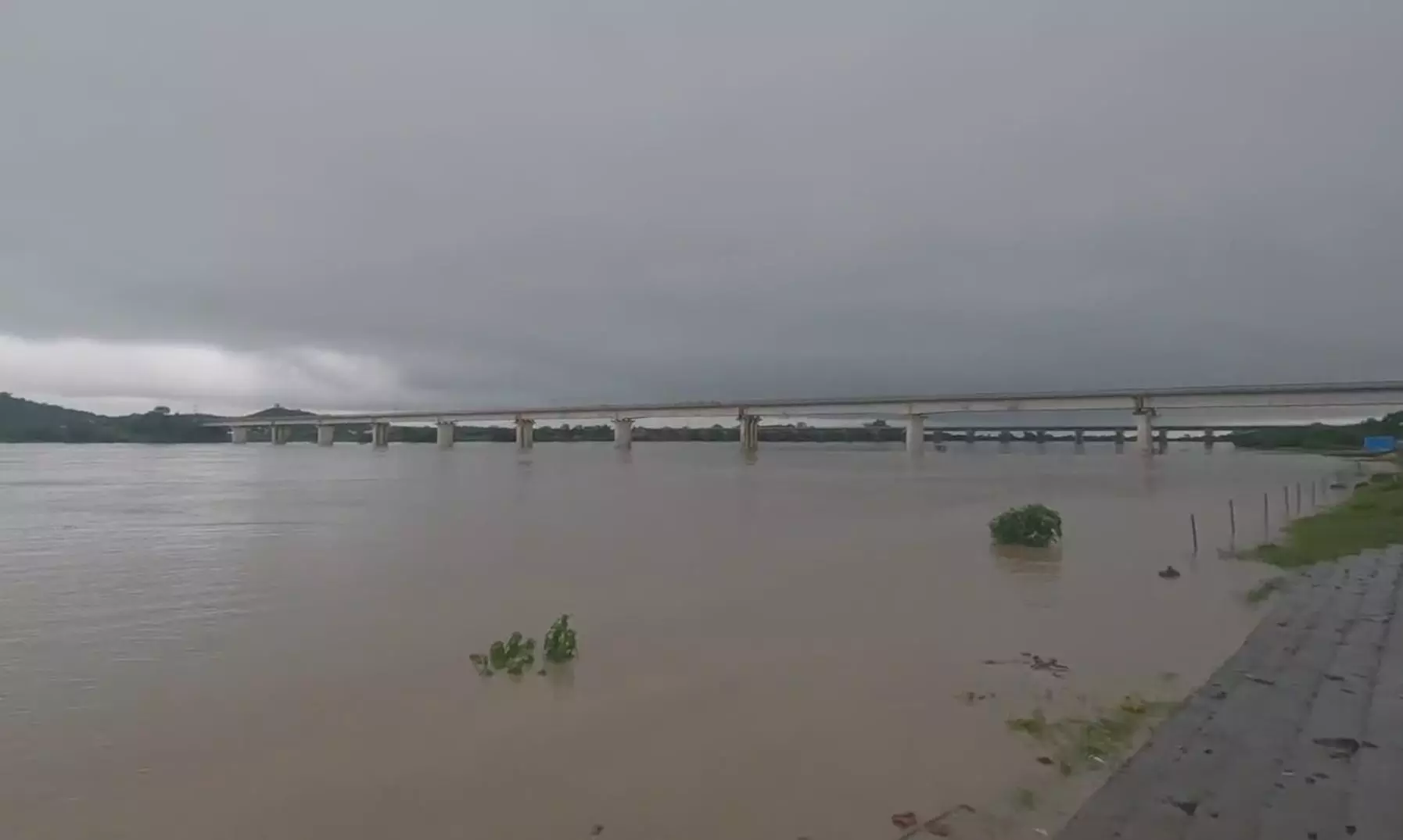 Water Level in Godavari Falls at Cotton Barrage