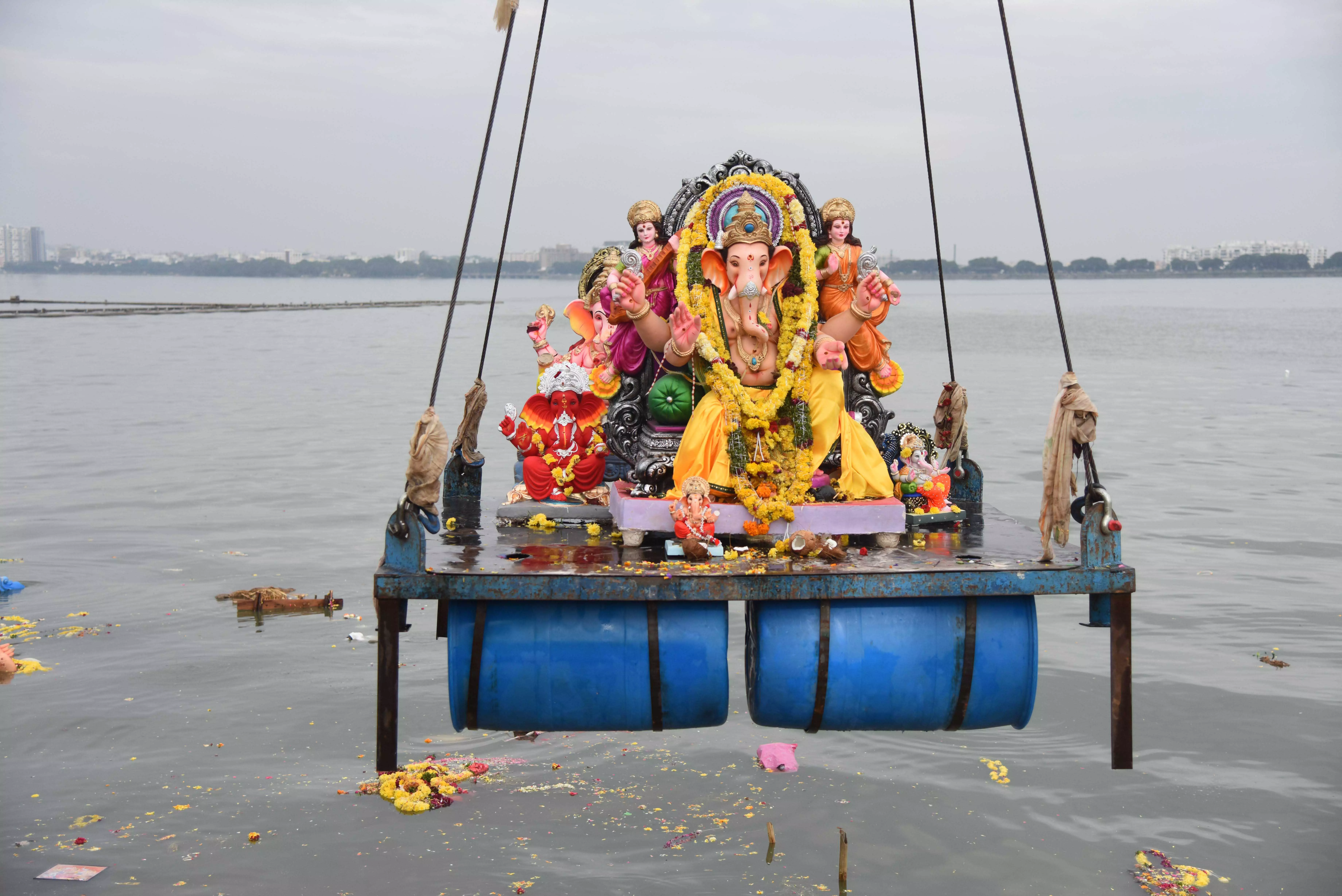 Immersion of Ganesh Idols Goes on Briskly