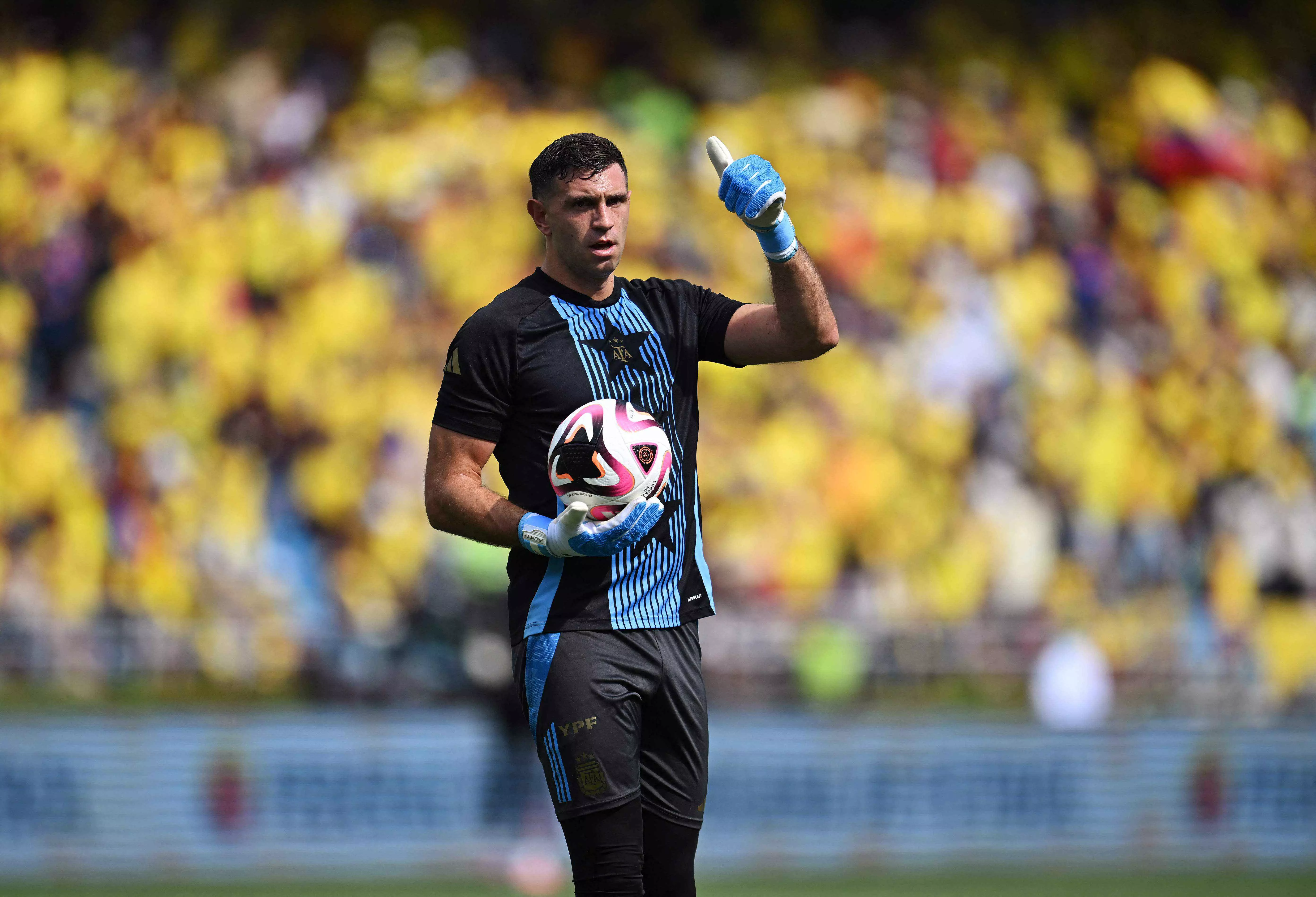 Argentina goalkeeper Martínez under fire for hitting TV cameraman after loss to Colombia