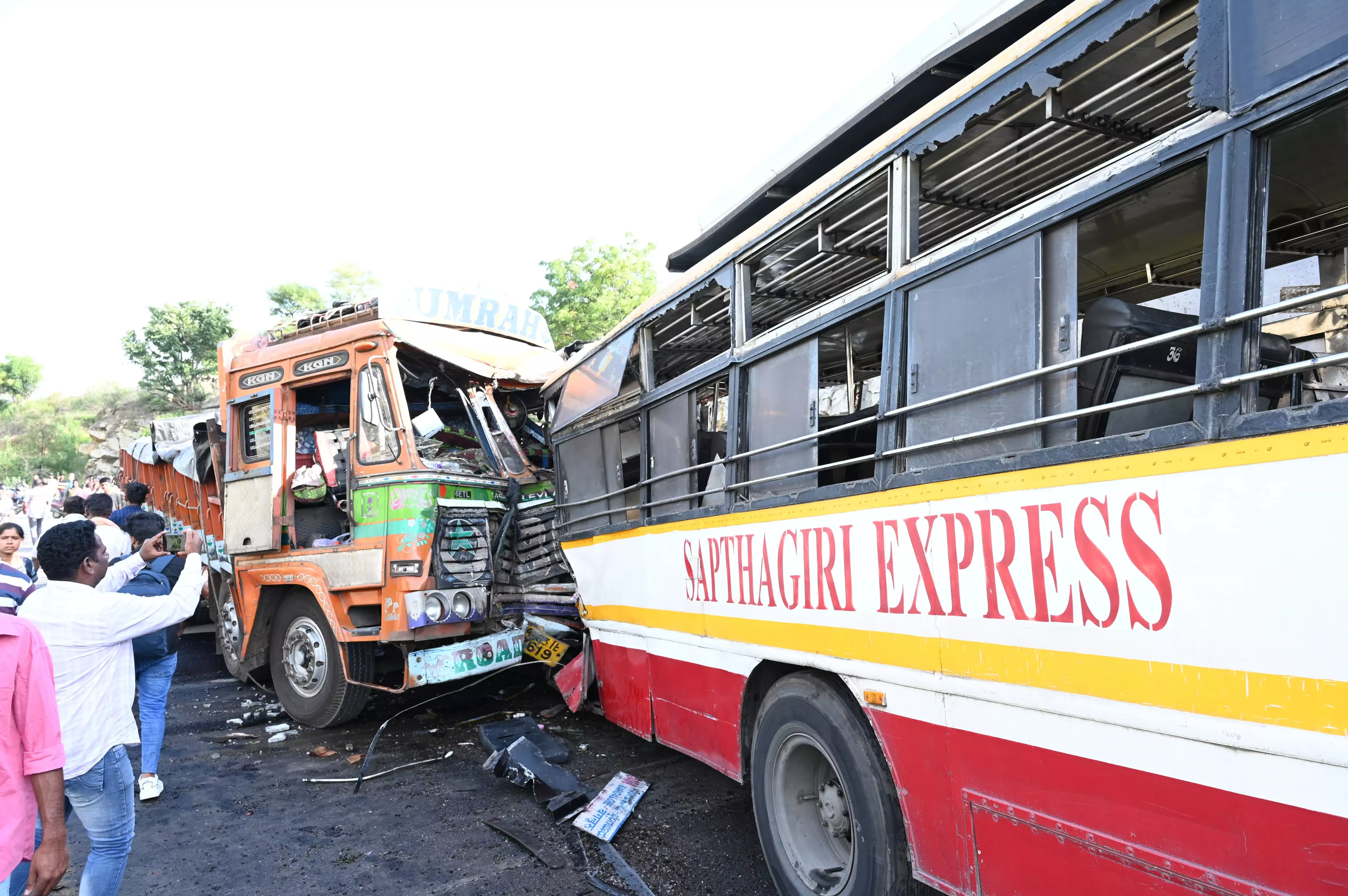 Seven Killed, 33 Injured in Road Accident at Chittoor