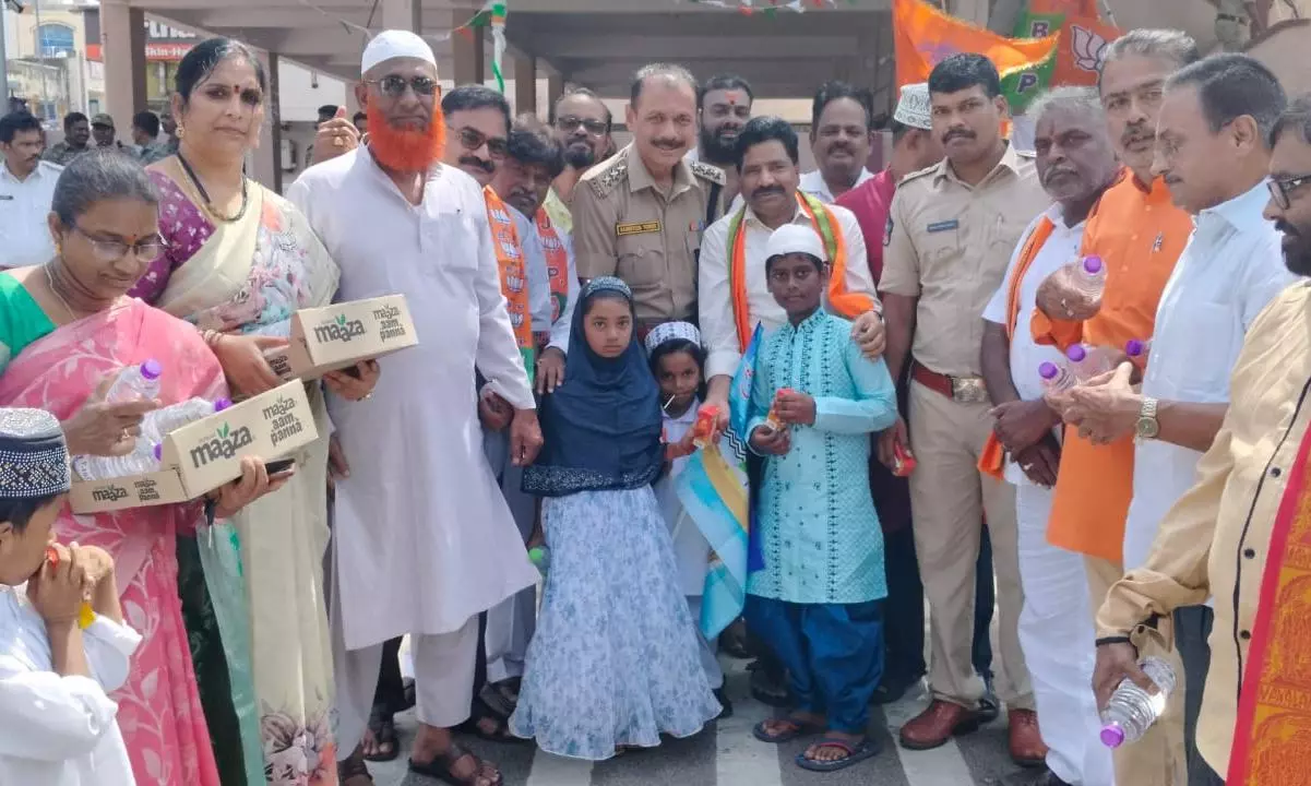 Hindus-Muslims Greet Each Other in Kakinada