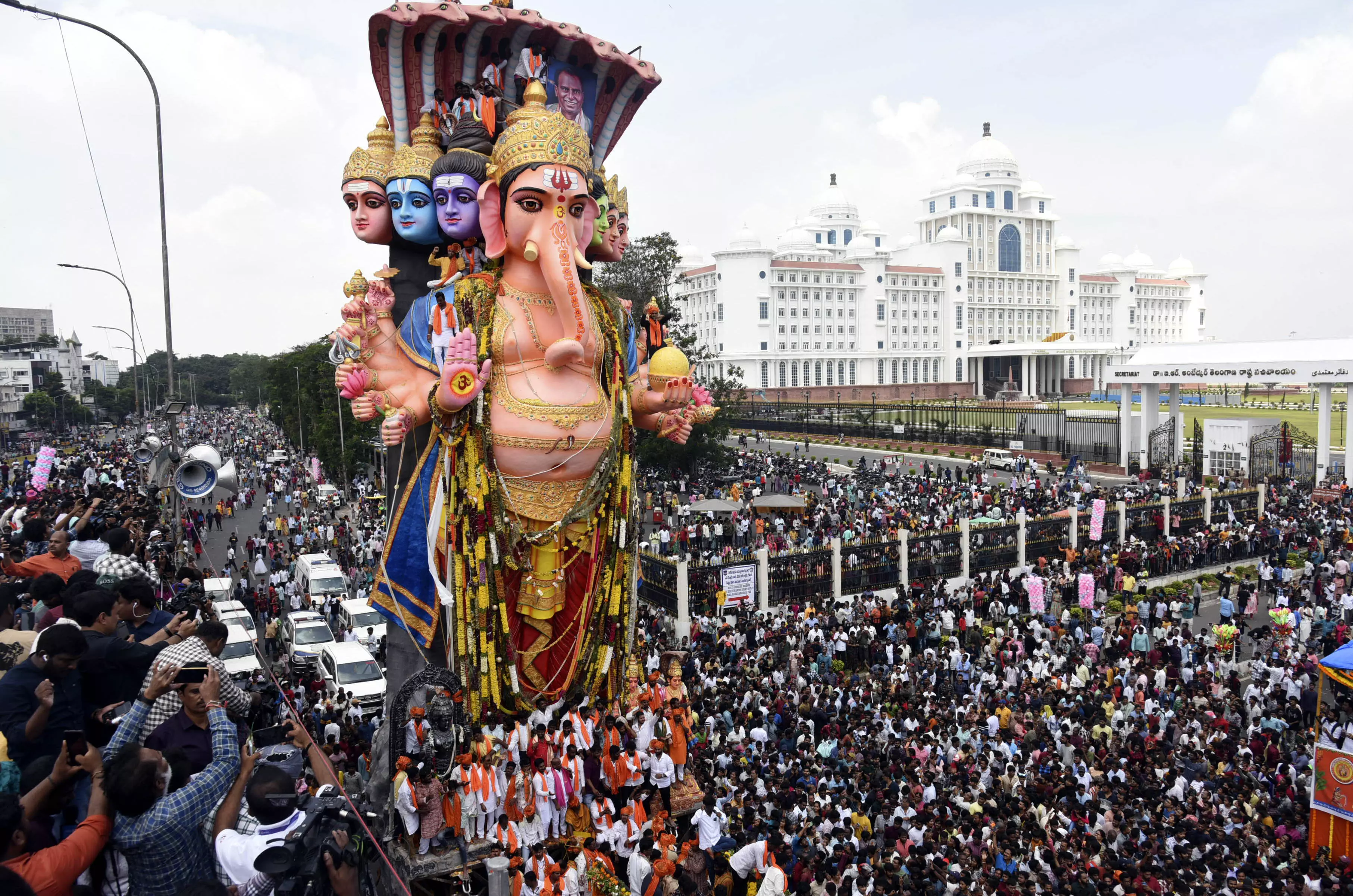 Bada Ganesh Woke Up Early for Return Journey