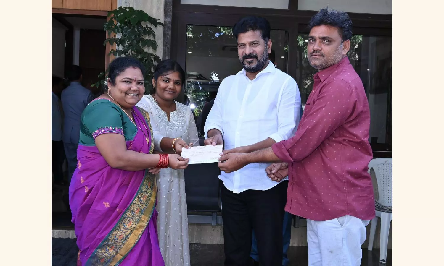 Kumari aunty donates Rs.50,000 to CMRF