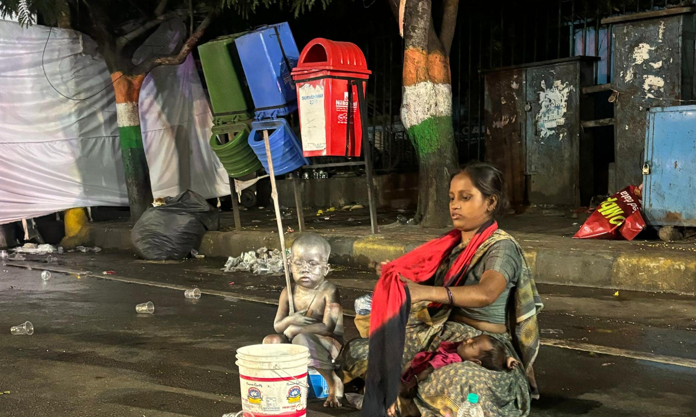 Child Begging Mafia Puts Infants ‘On the Job’ During Immersion Procession