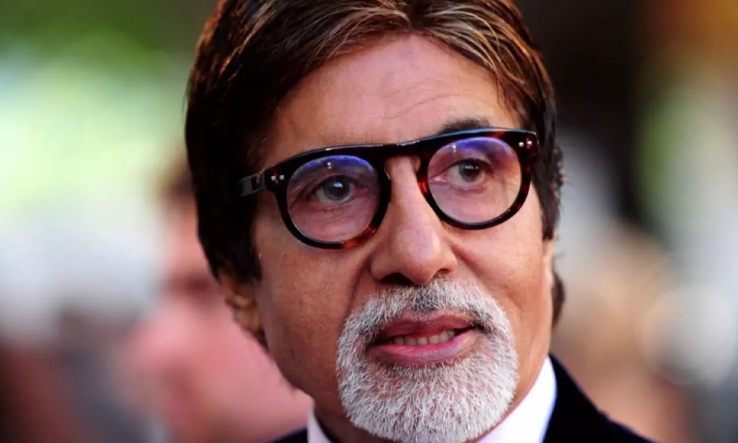 Amitabh Bachchan apologises after mispronouncing Marathi word kachra