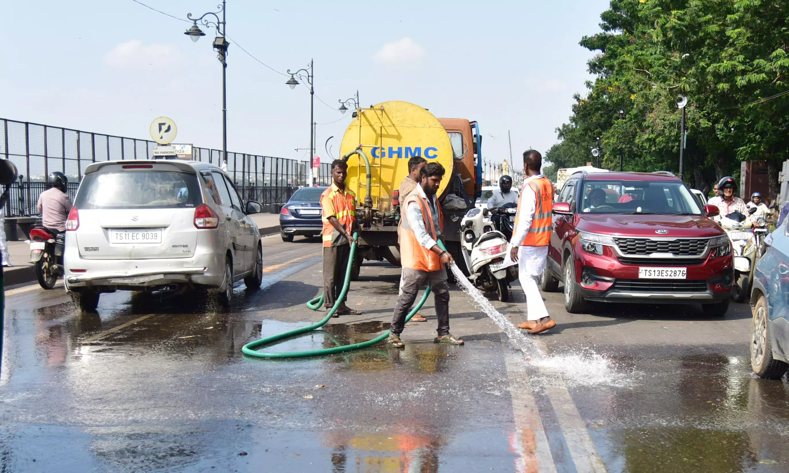 Tank Bund Wears a Clean Look, Thanks to the Diligent GHMC Sanitation Staff