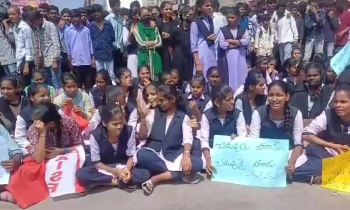 Students Demand More Buses from TGSRTC