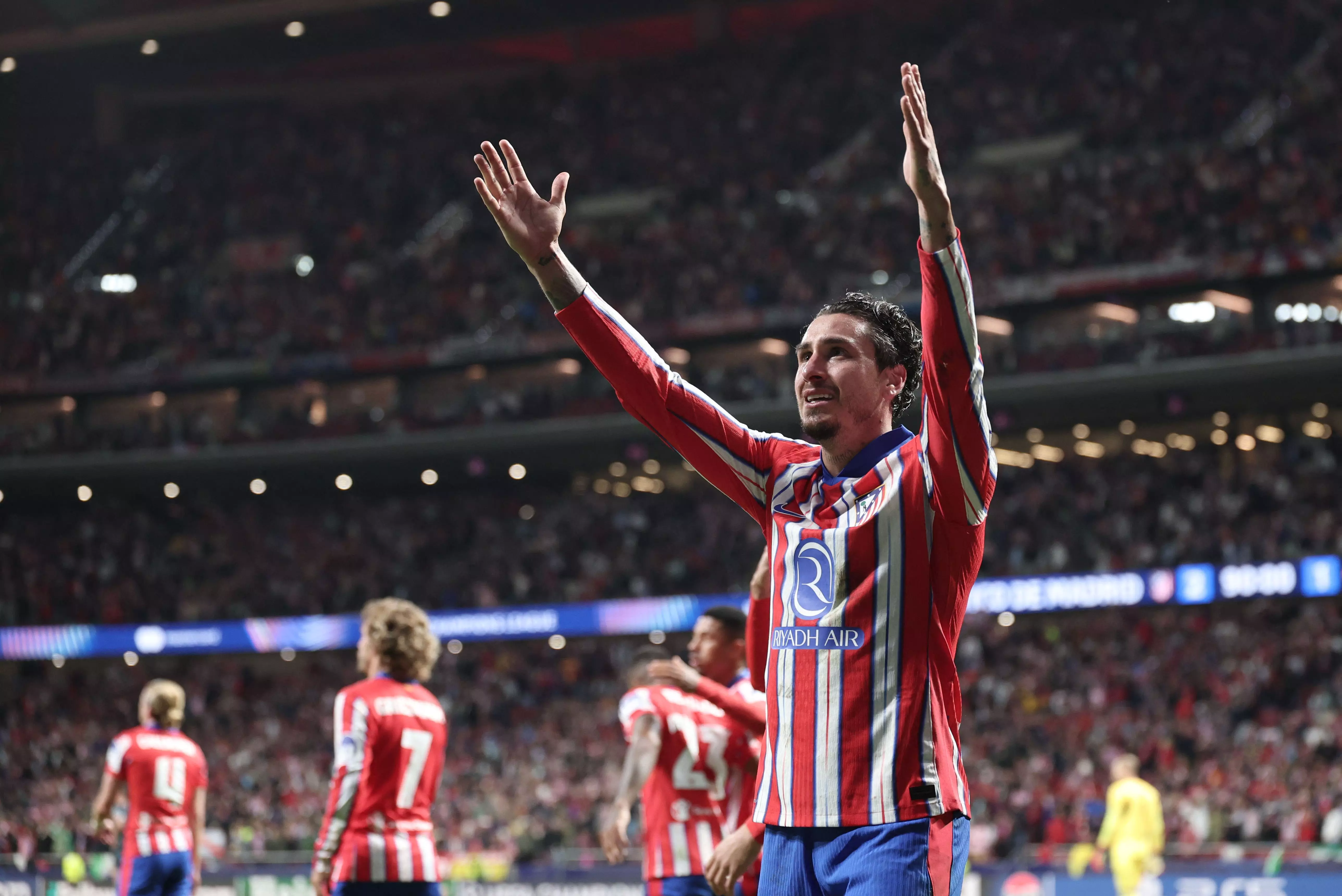 Champions League: Giménez golea en el último suspiro y el Atlético vence al Leipzig